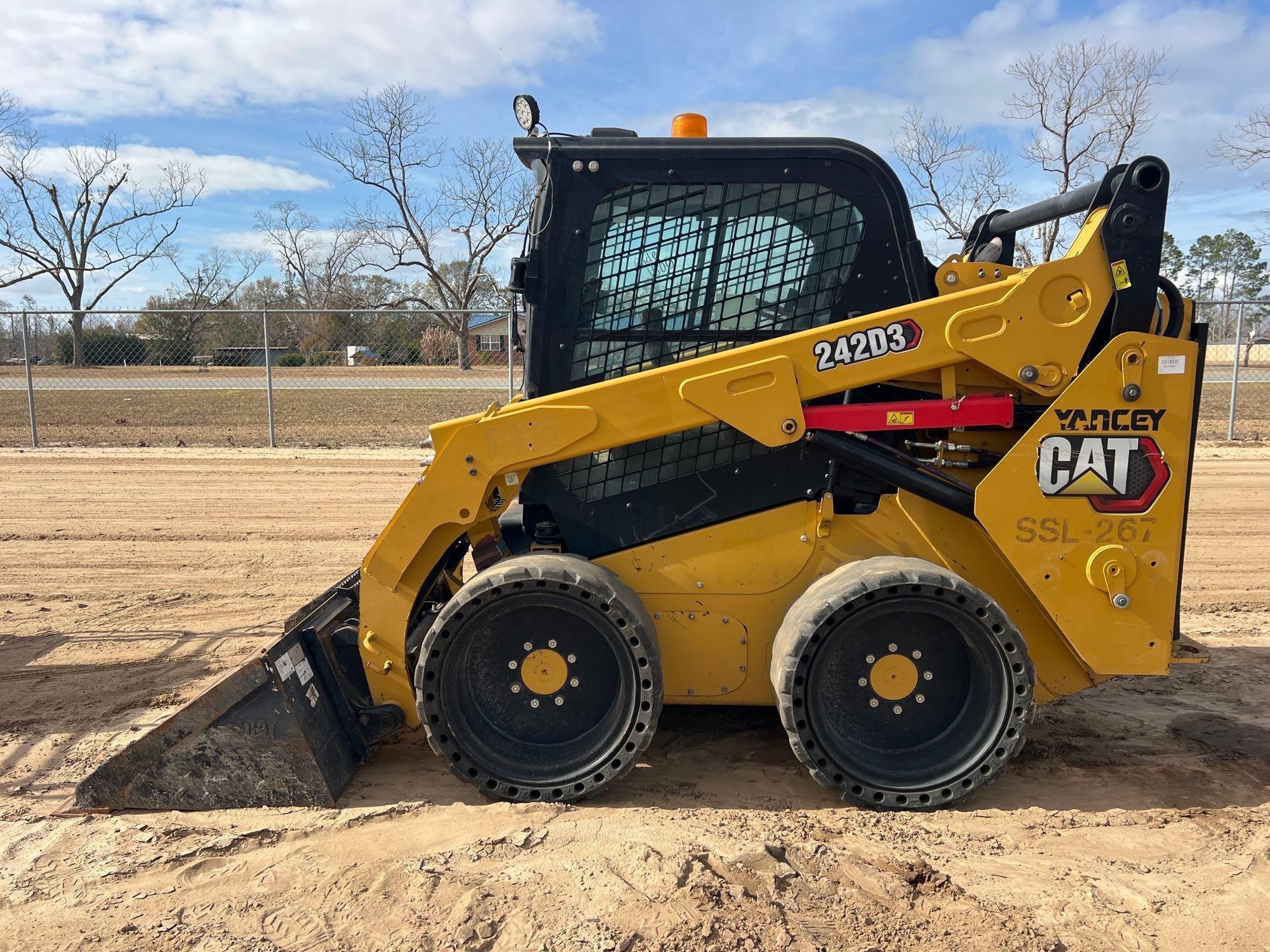 2020 CATERPILLAR 242D3 SKID STEER (A60429)