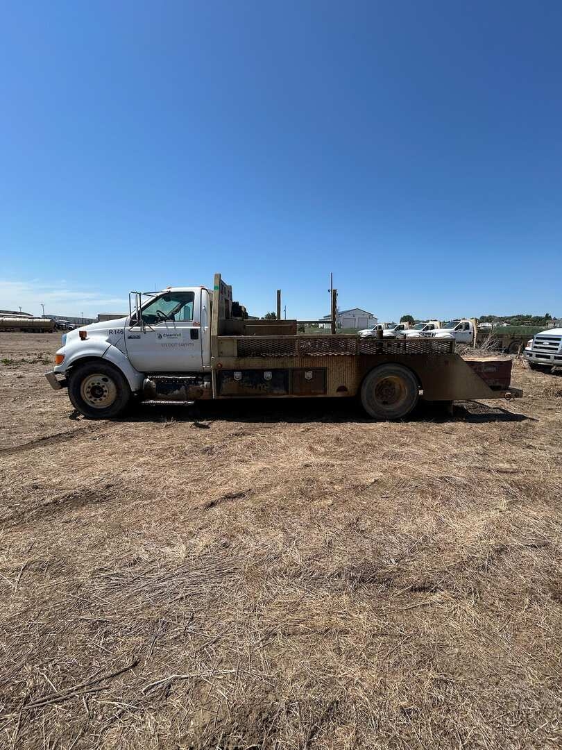 2010 FORD F-650 (A50854)
