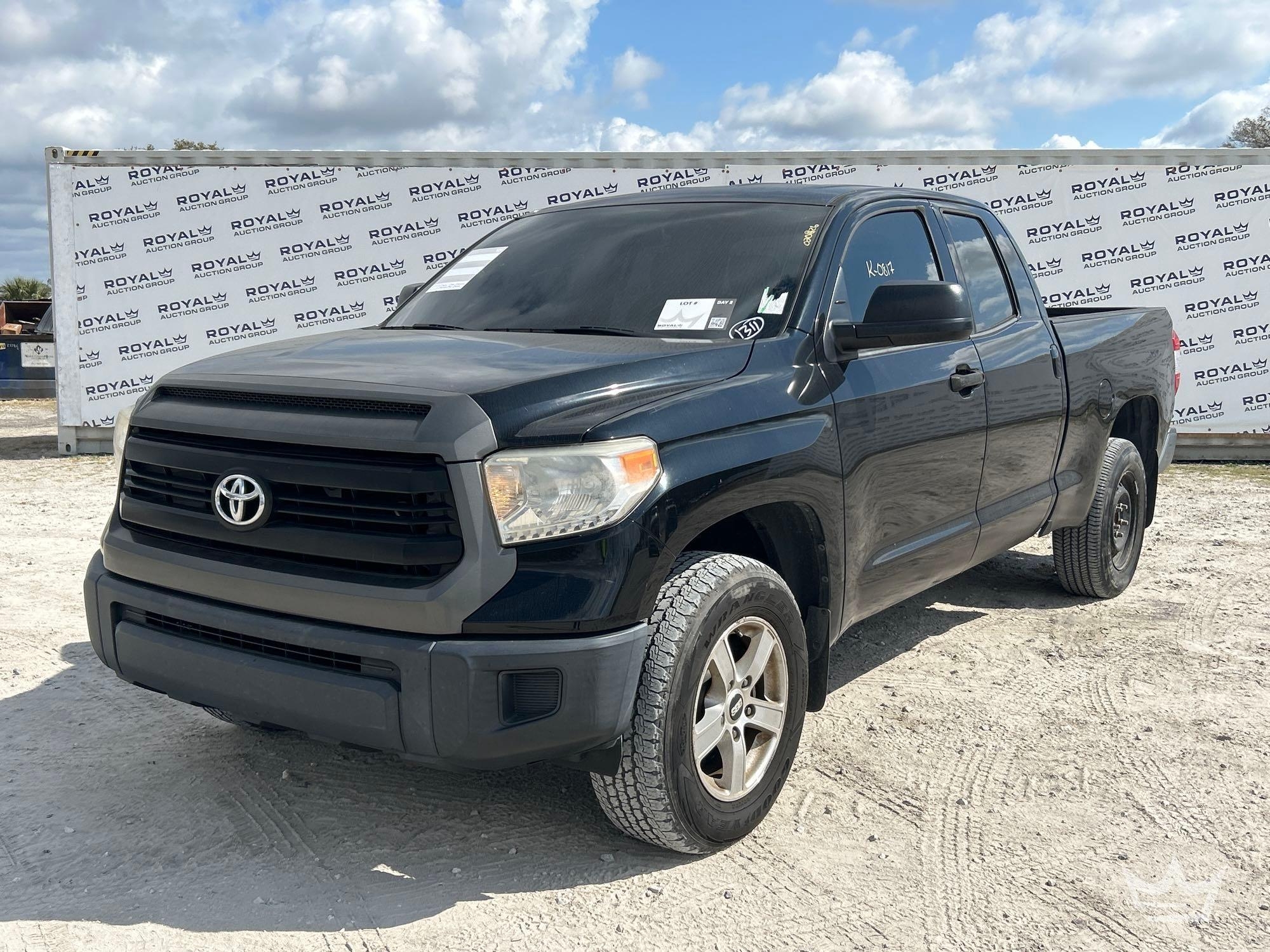 2017 Toyota Tundra 4x4 Crew Cab Pickup Truck (A61573)