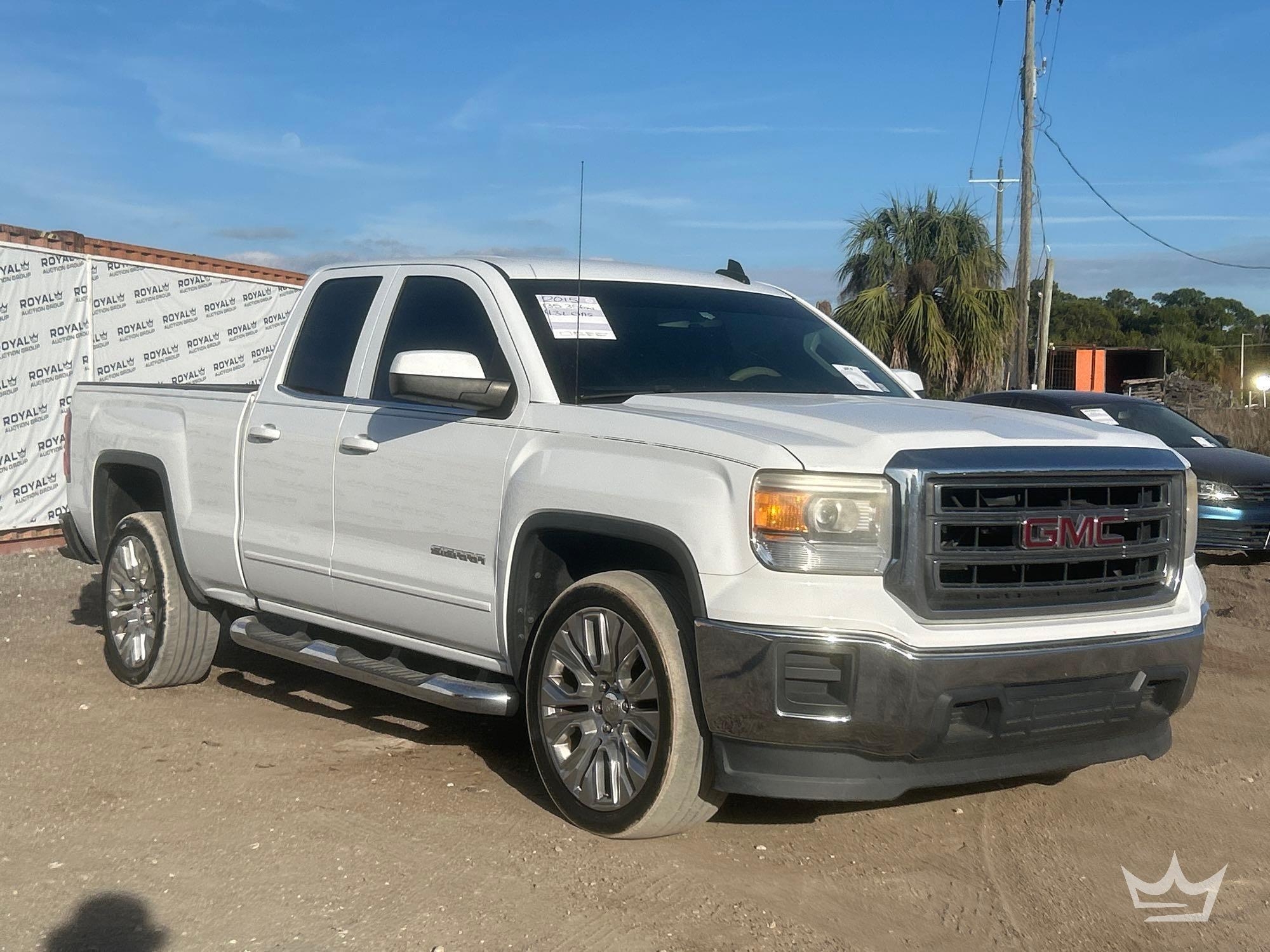2015 GMC Sierra 1500 Ext. Cab Pickup Truck (A61568)