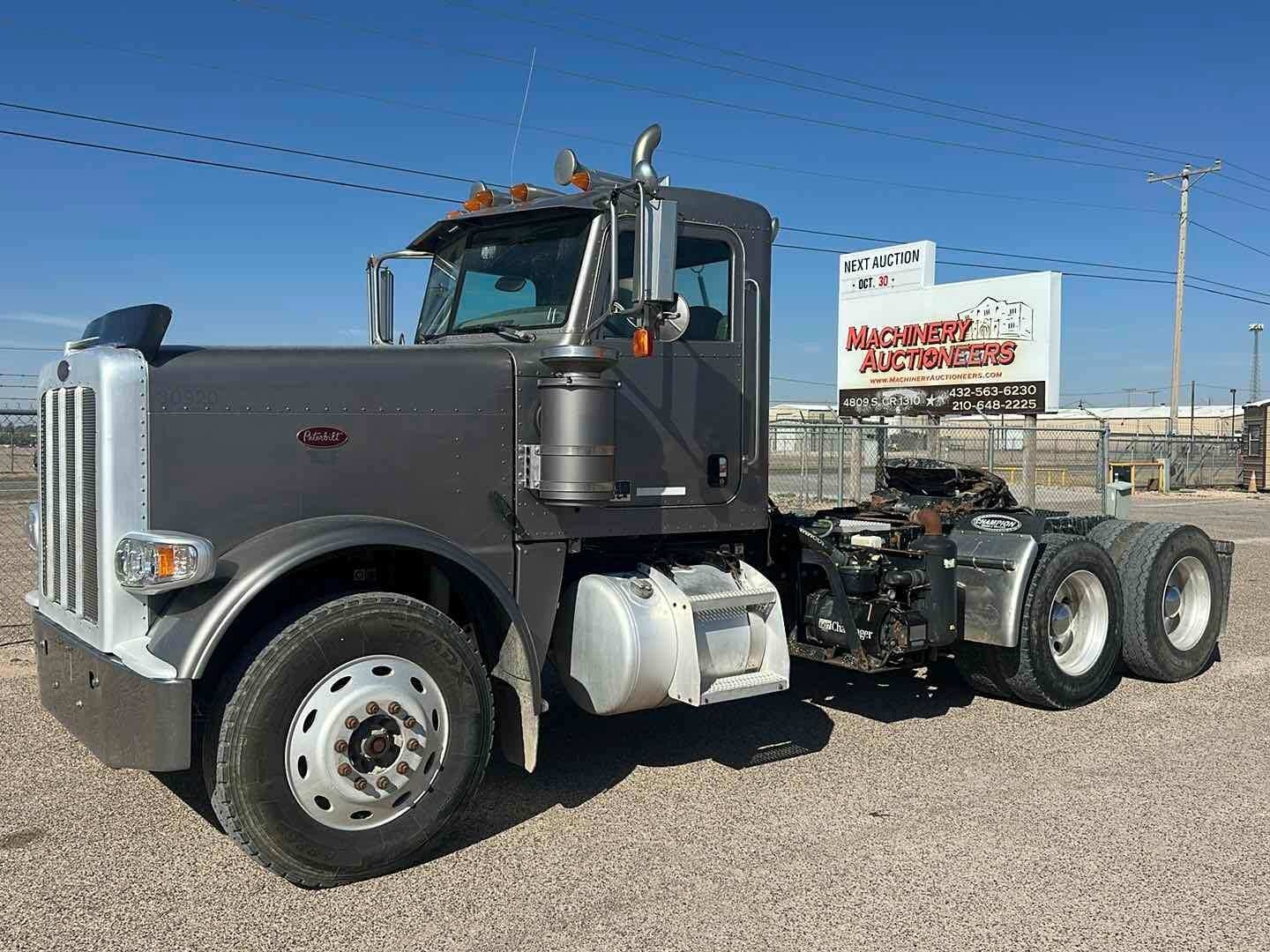2011 PETERBILT 388 (A55745)