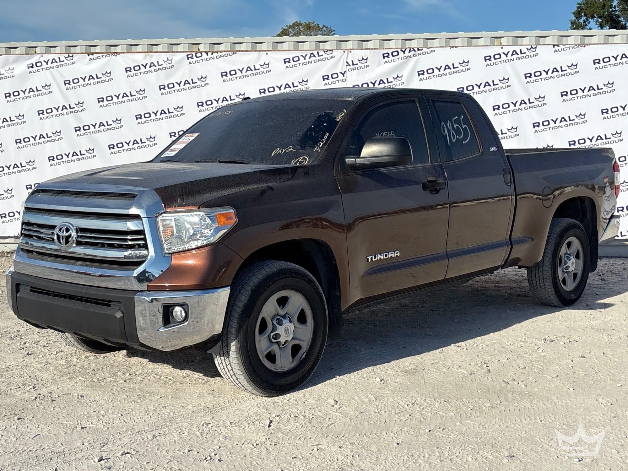 2017 Toyota Tundra SR5 Ext. Cab Pickup Truck (A59230)