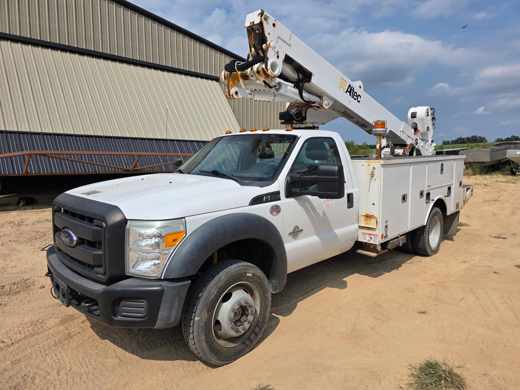 2015 Ford F550 Bucket Truck - Altec AT40M Boom - Powerstroke Diesel - Automatic Transmission - 4X4 (A55302)