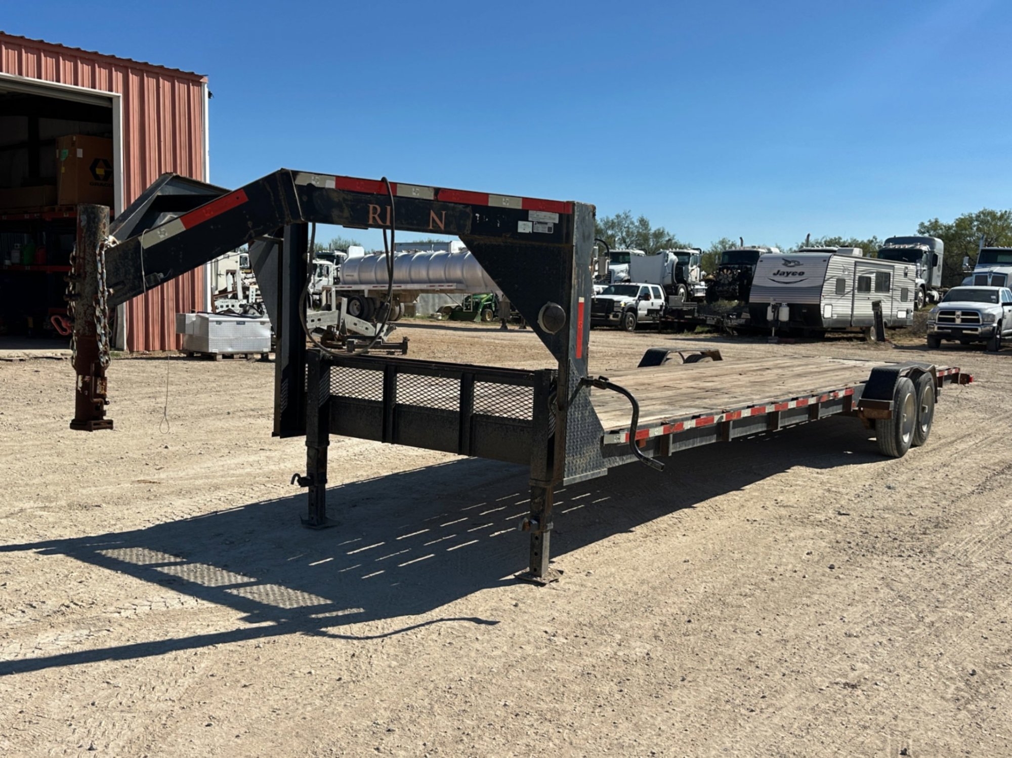 2015 TEXAS PRIDE 30 FLATBED GOOSENECK (A58216)