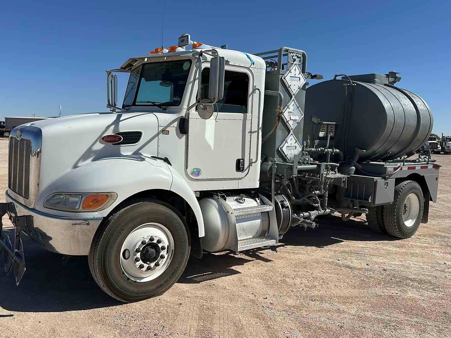 2013 PETERBILT 337 (A55745)