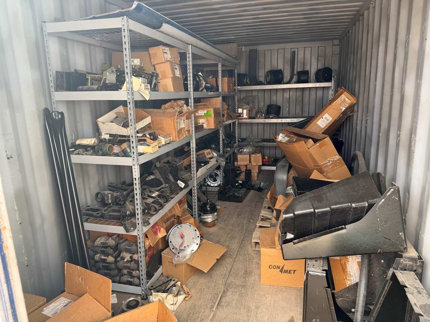 NEW TRAILER PARTS & 20 CONTAINER (A55745)