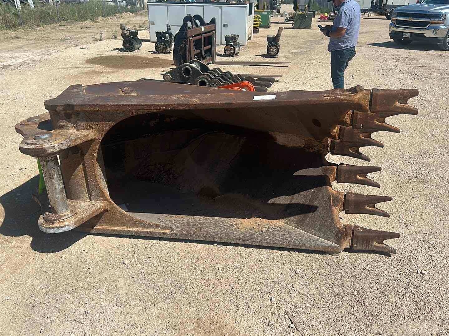 CAT EXCAVATOR BUCKET (A55745)