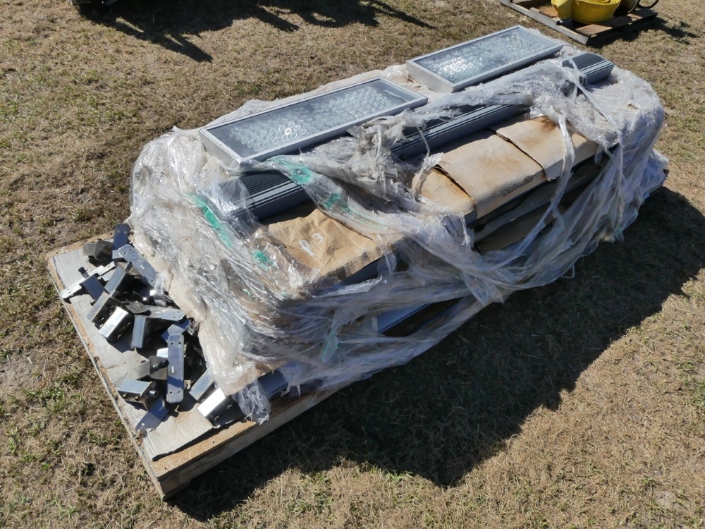Pallet of 7' LED Lights (A56469)