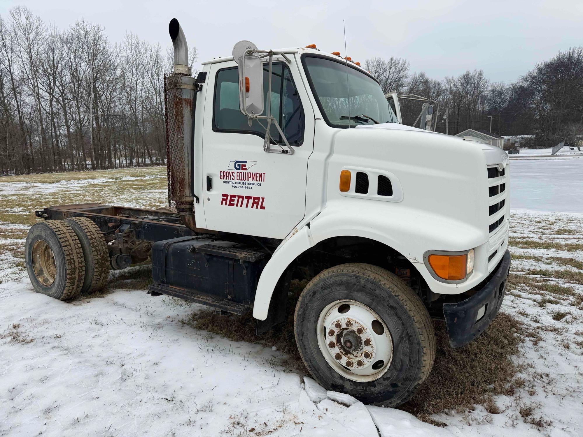 1998 Ford L9500 Cab and Chassis (A61165)
