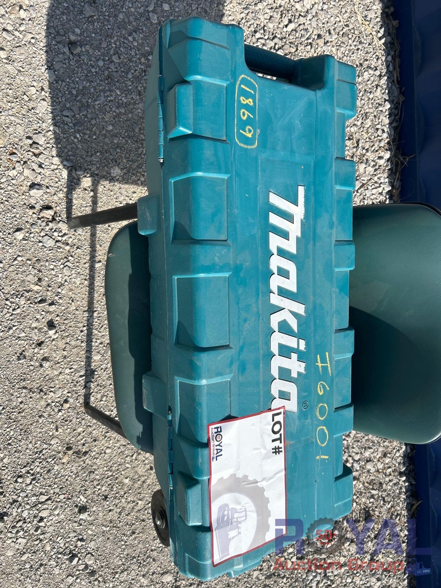 2017 Makita HM1307CB 35lb Demolition Hammer (A55973)