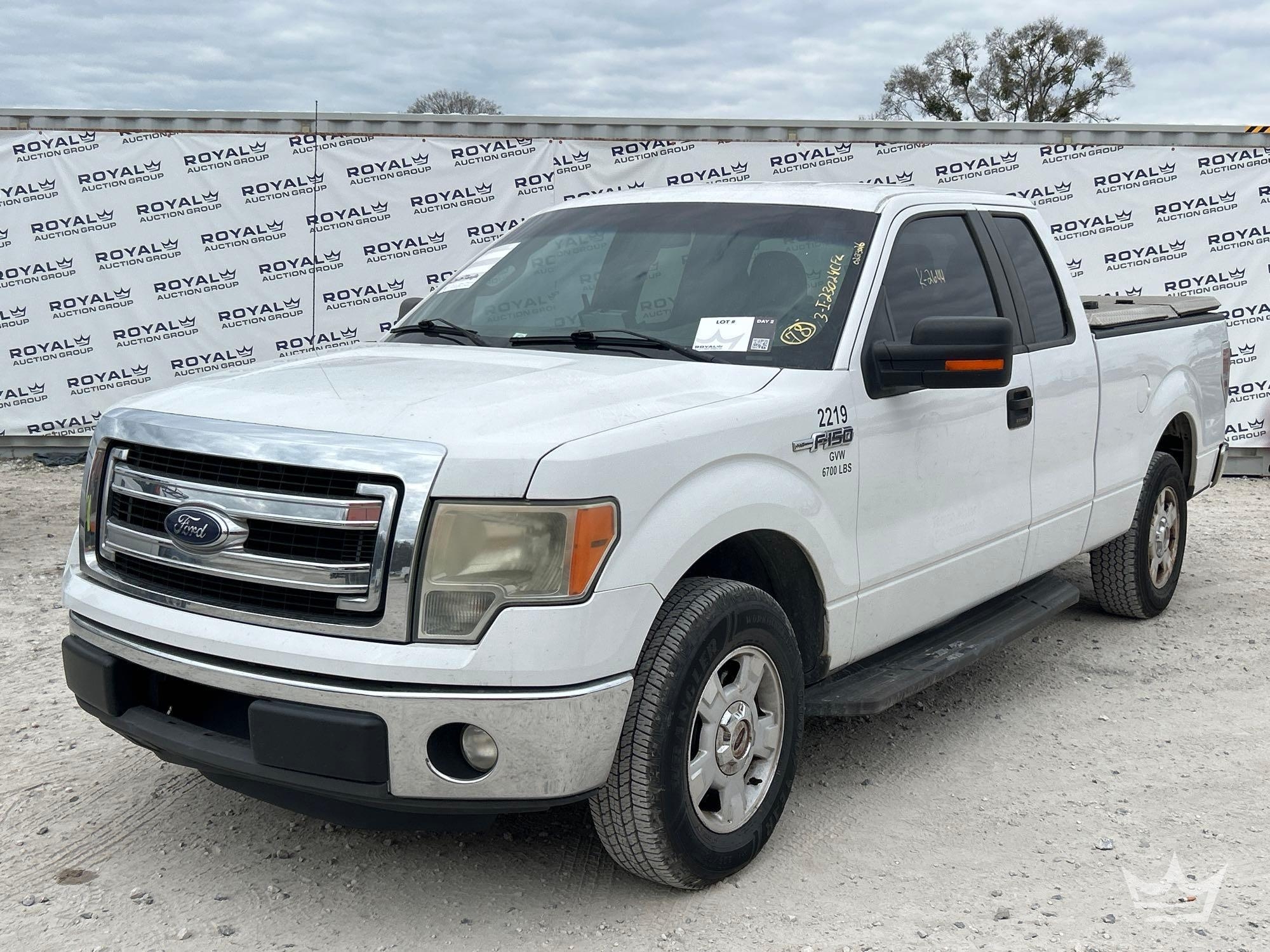 2014 Ford F-150 Ext. Cab Pickup Truck (A61573)
