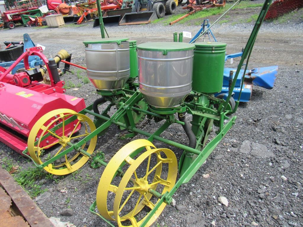 John Deere 3pt 2-Row Corn Planter (A49251)