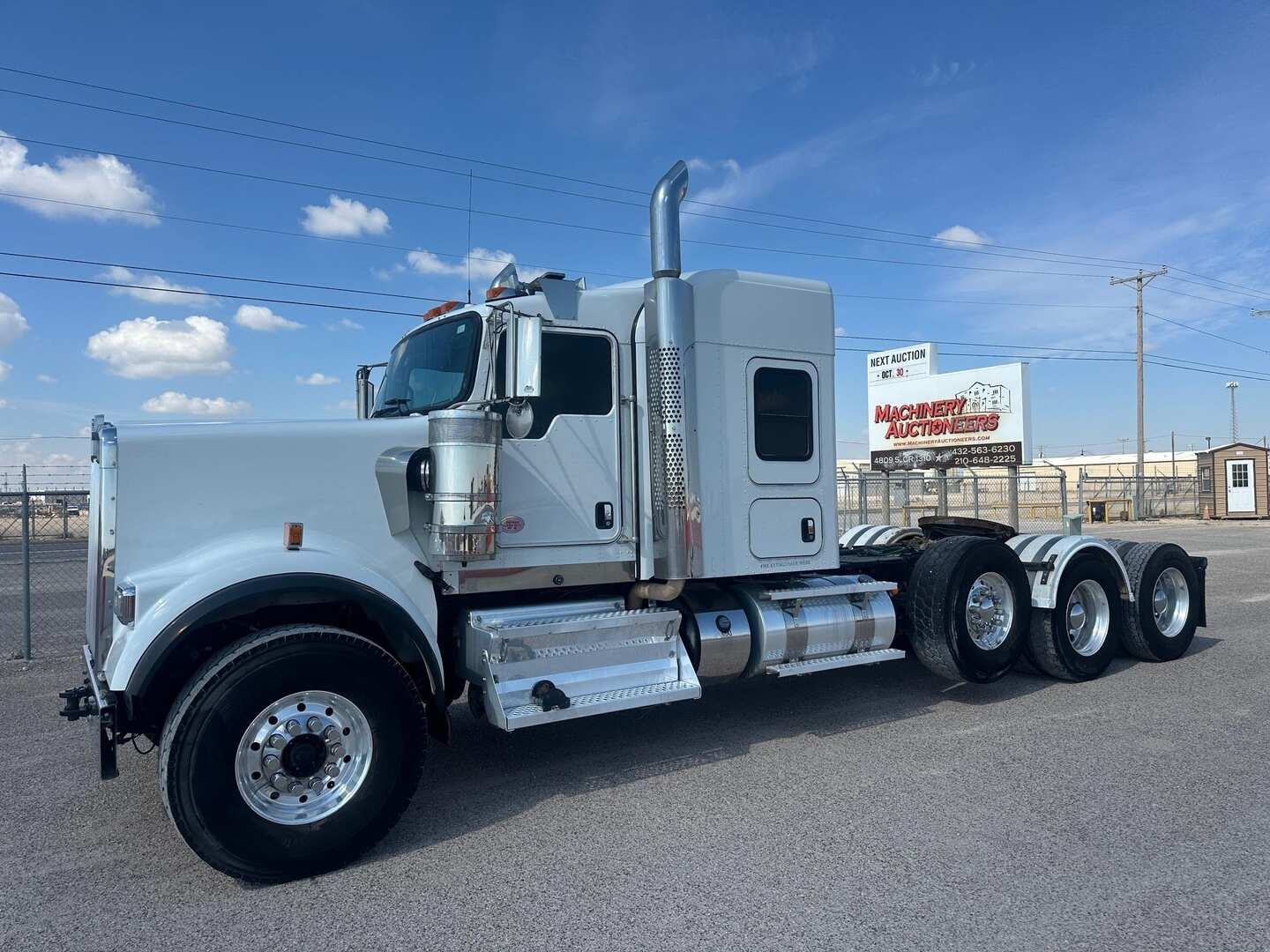 2022 KENWORTH W900 TRIAXLE (A55745)