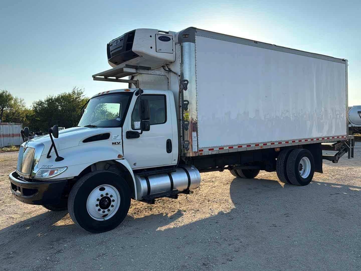 2020 INTERNATIONAL MV607 REEFER BOX TRUCK (A58214)