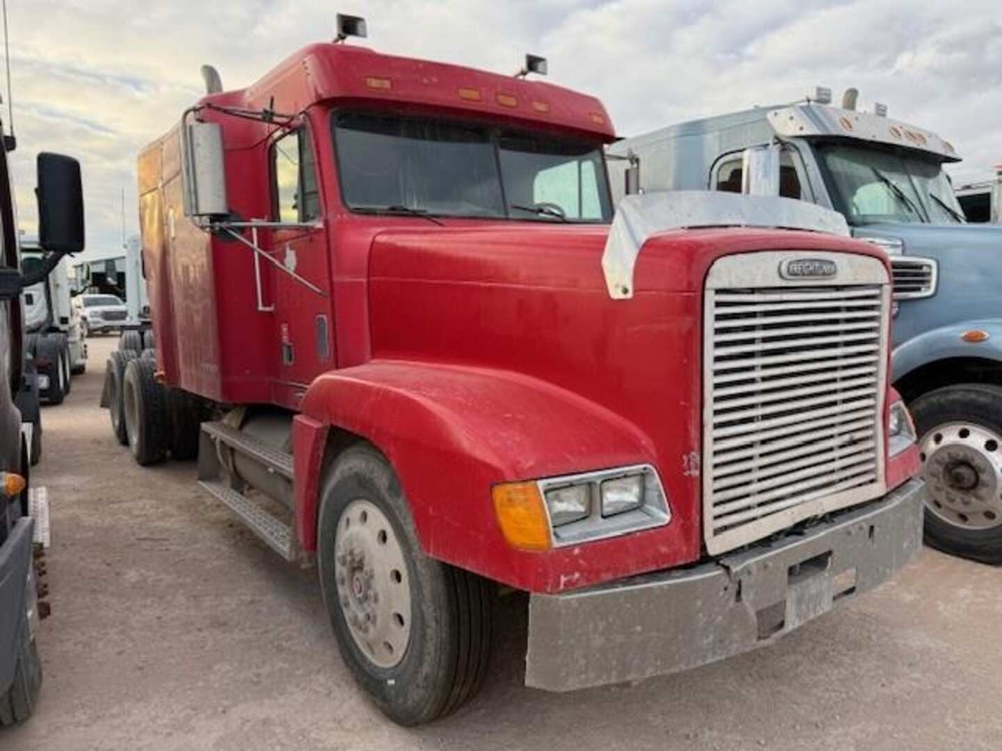 2000 FREIGHTLINER CLASSIC (A58214)