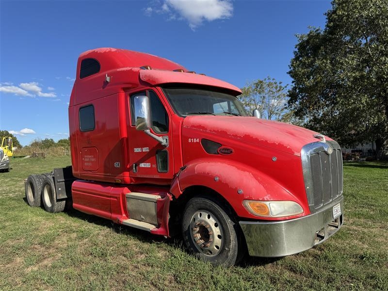 2005 Peterbilt 387 with Wet Kit (A63118)