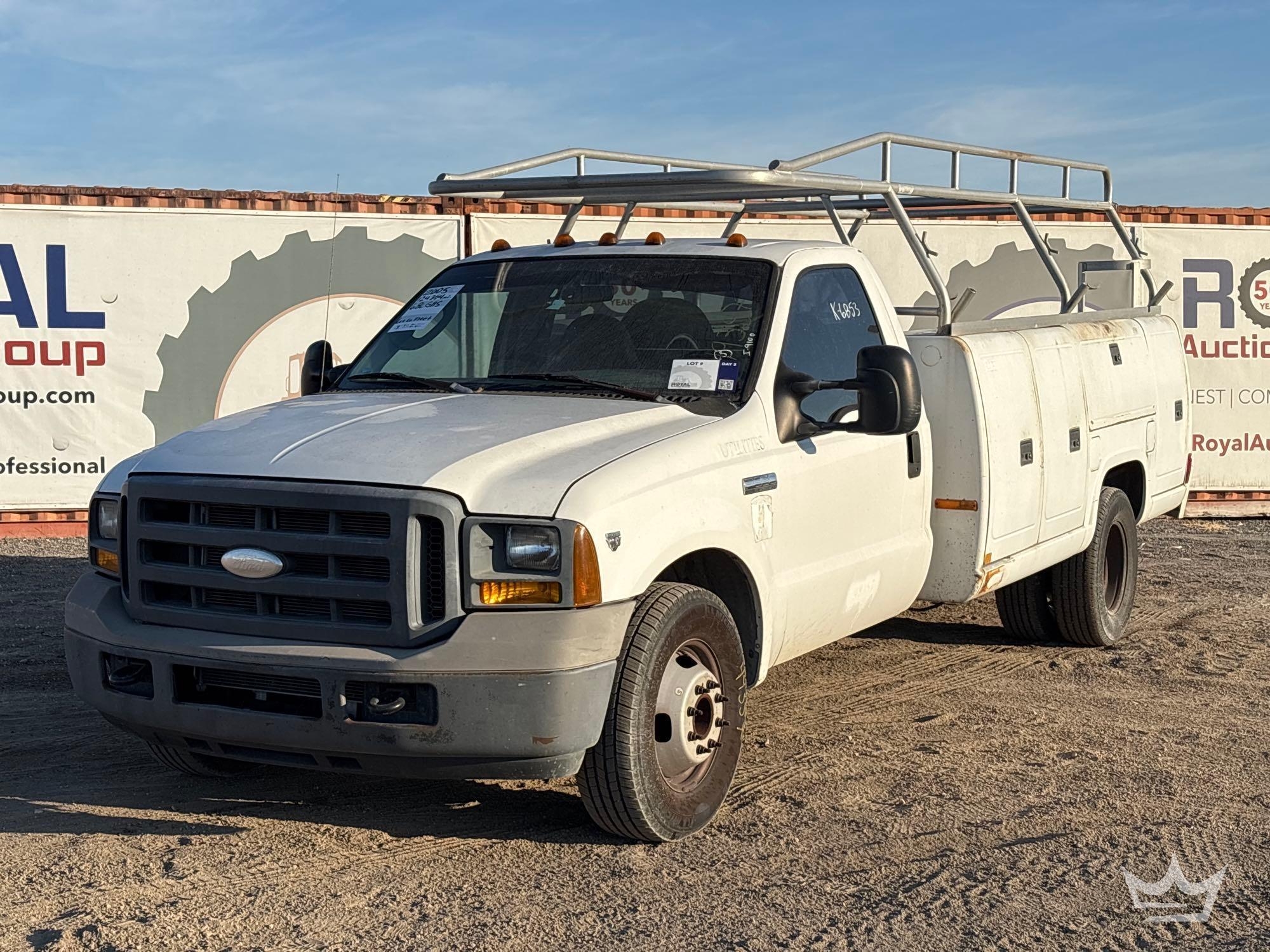 2005 Ford F-350 Reading Service Truck (A56858)