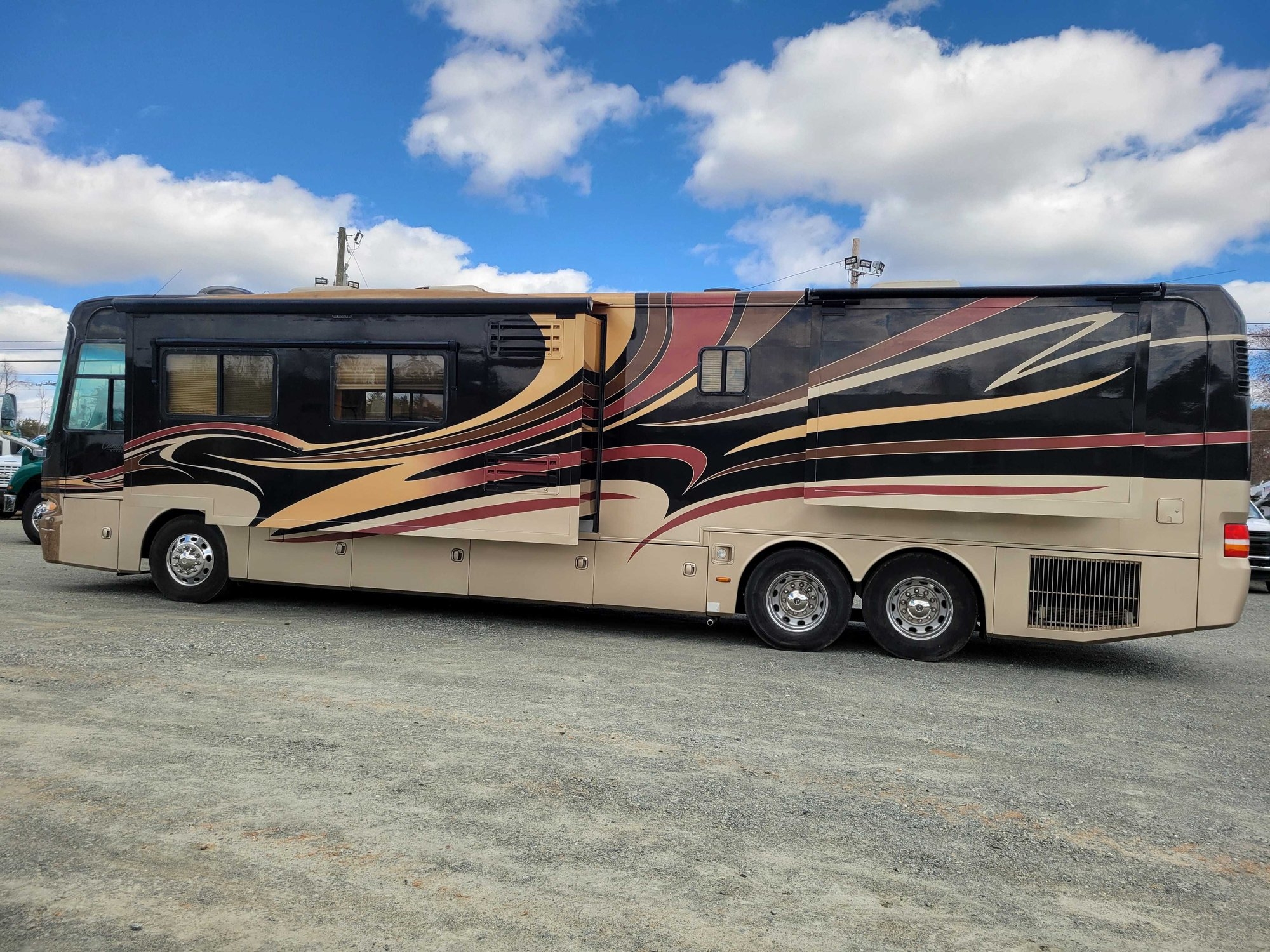 2007 Roadmaster Camelot Monaco Motor Home (A62613)