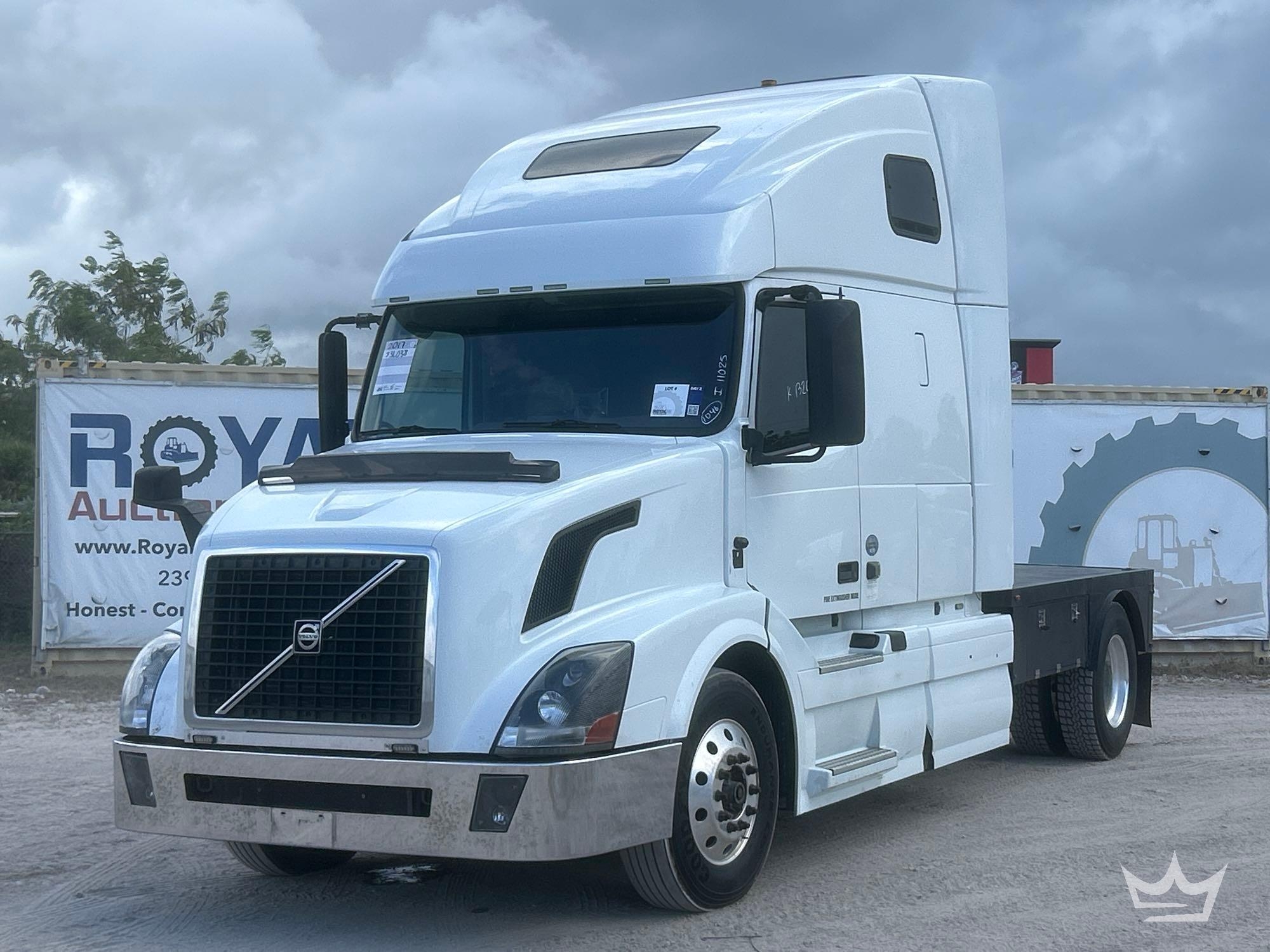 2017 Volvo VNL S/A Sleeper Cab Flatbed Hauler Truck (A56858)