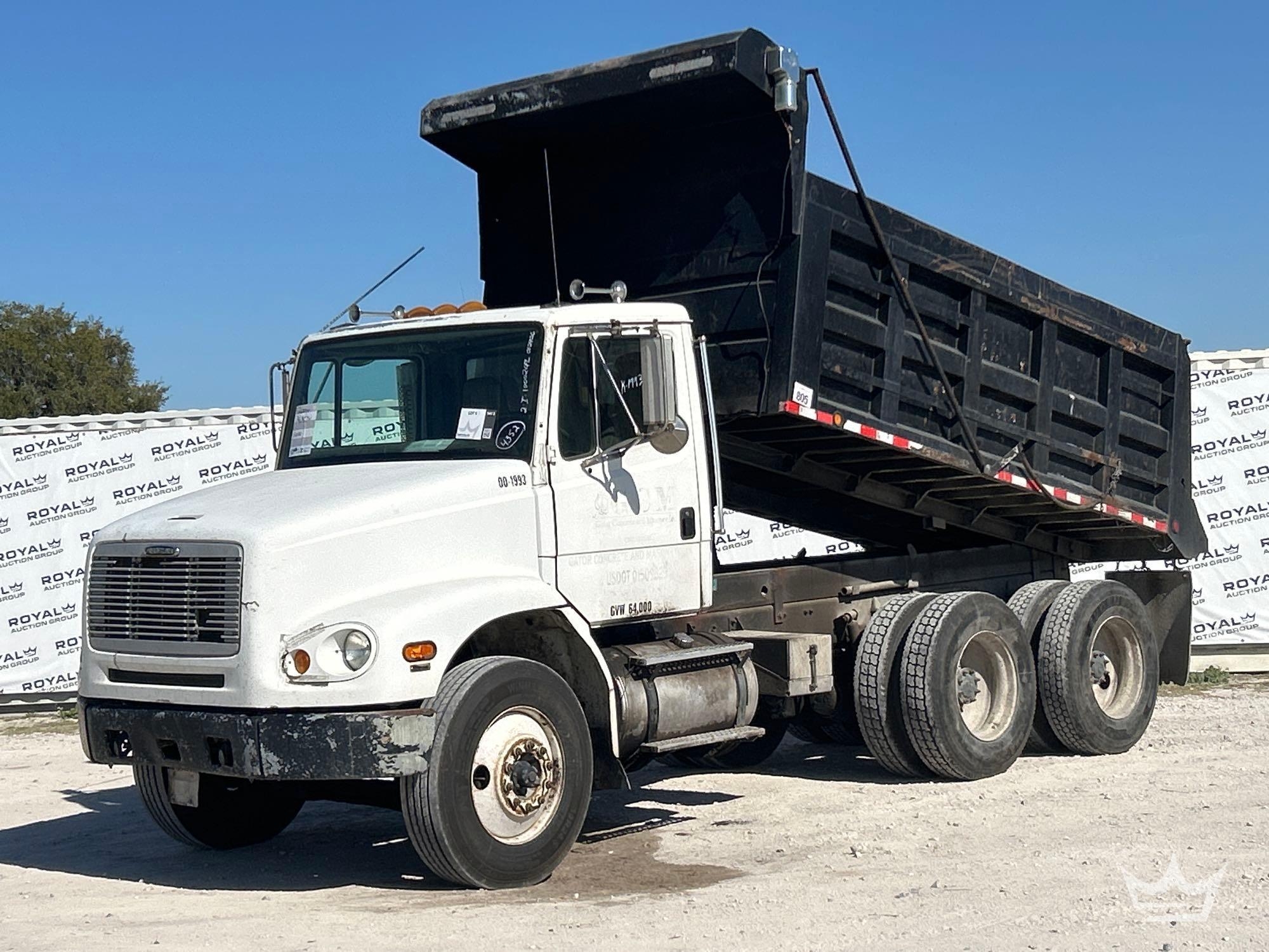 2000 Freightliner FL112 T/A Dump Truck (A61568)
