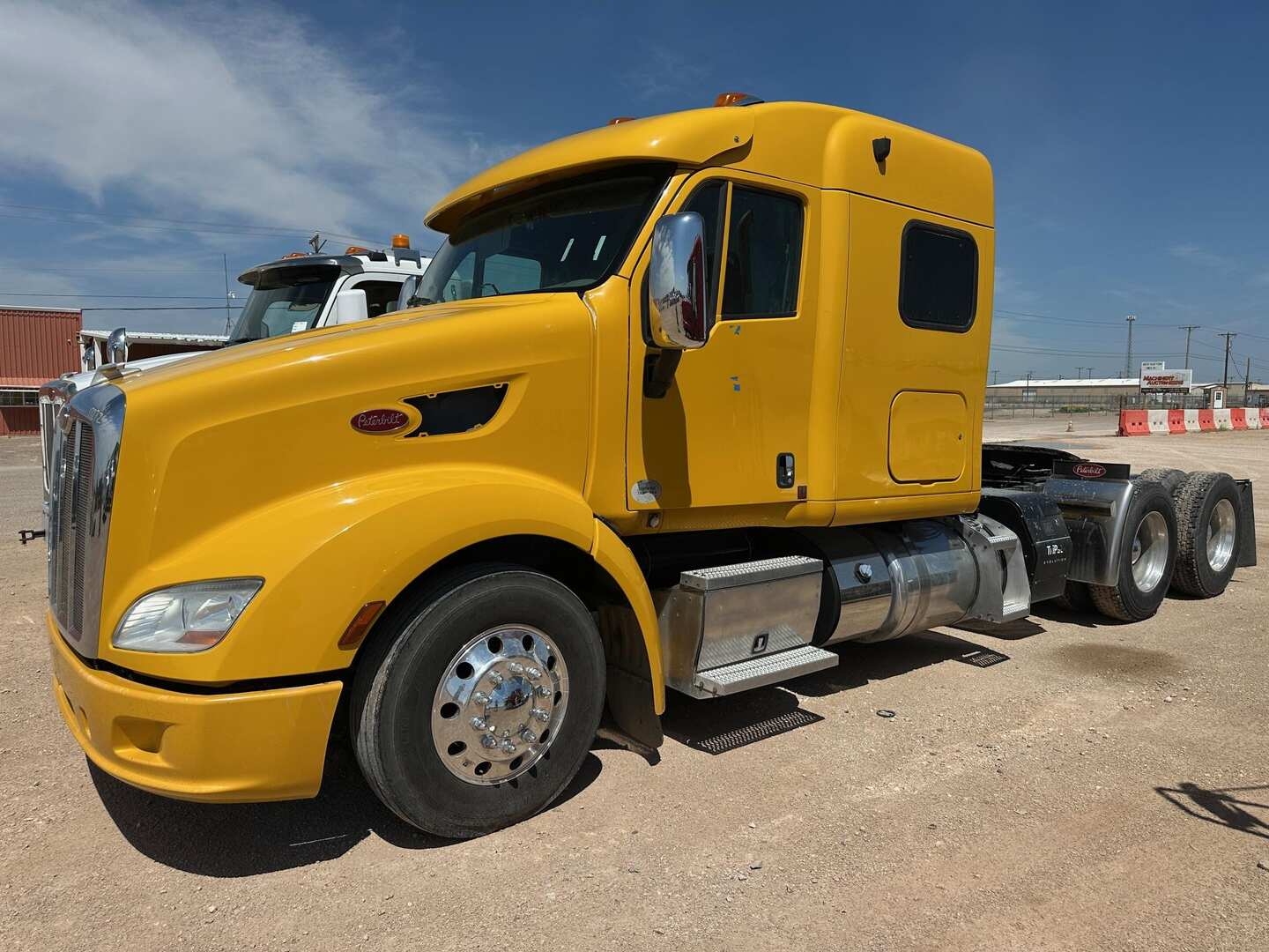 2016 PETERBILT 587 (A50854)