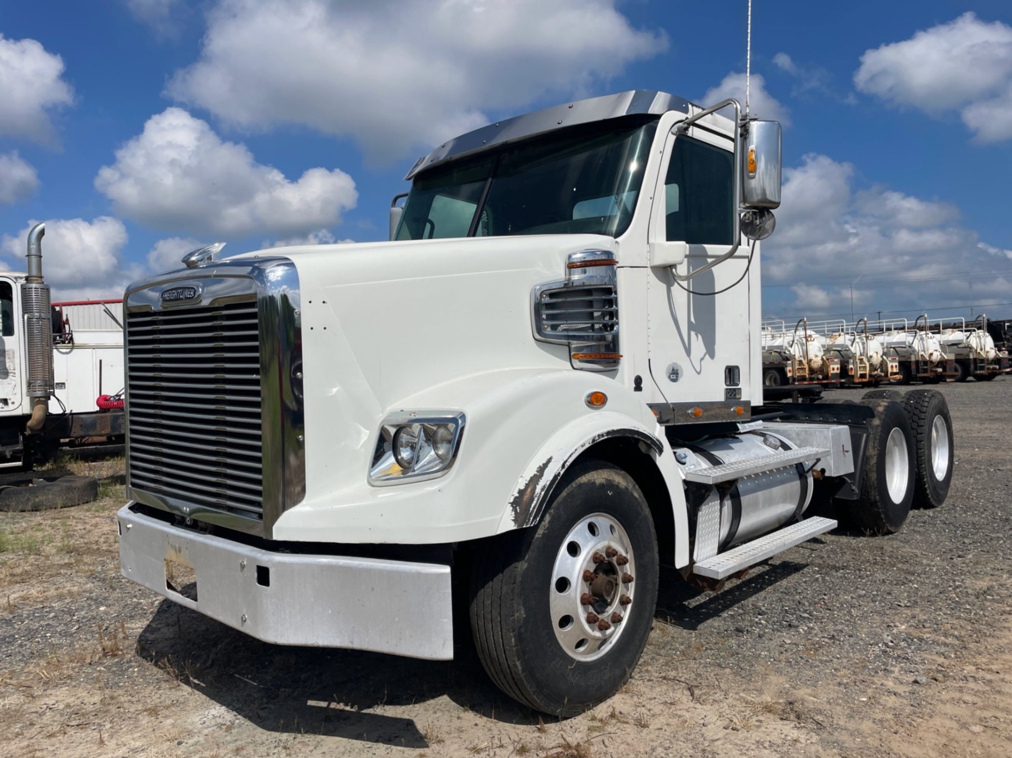 2014 FREIGHTLINER CORONADO (A48992)