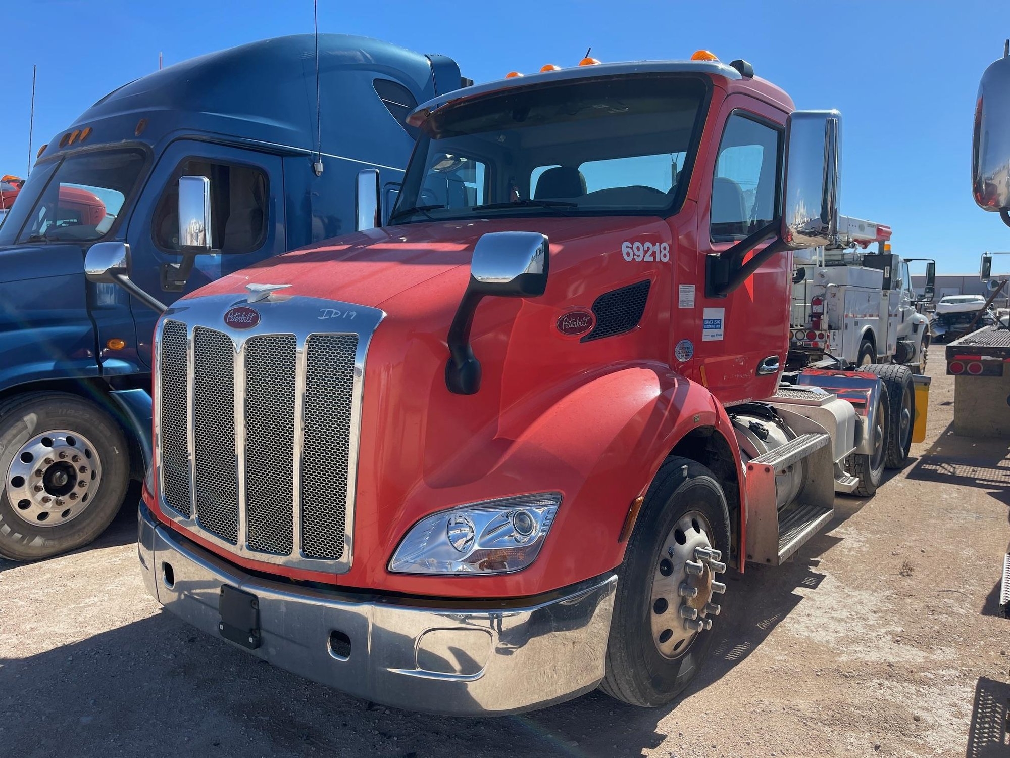 2019 PETERBILT 579 DAYCAB (A58214)