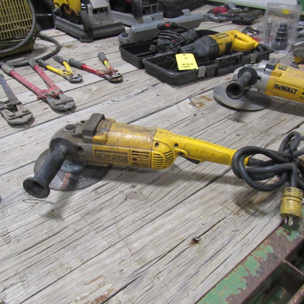 Dewalt D28493 7/9" Angle Grinder/Sander (A59076)