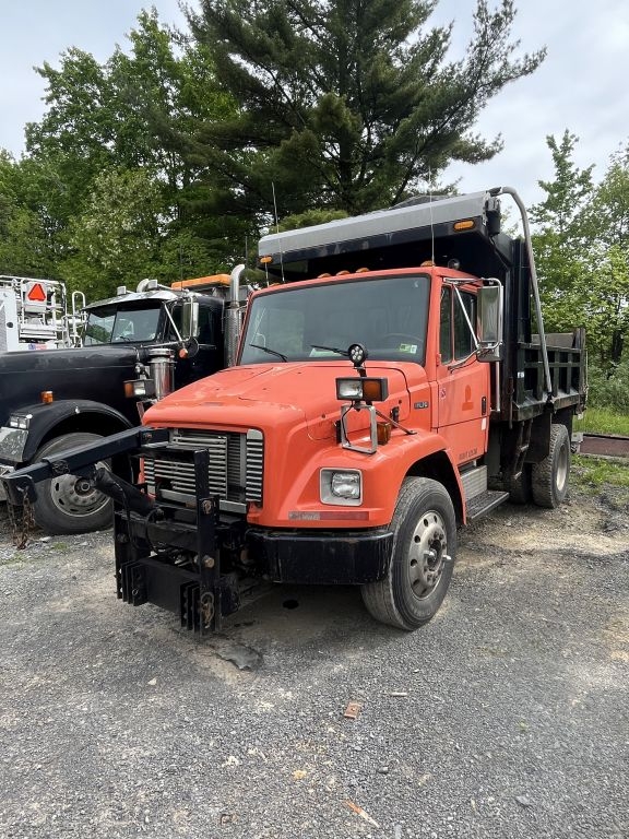 2000 Freightliner FL70, 5.9 Cummins (A47371)