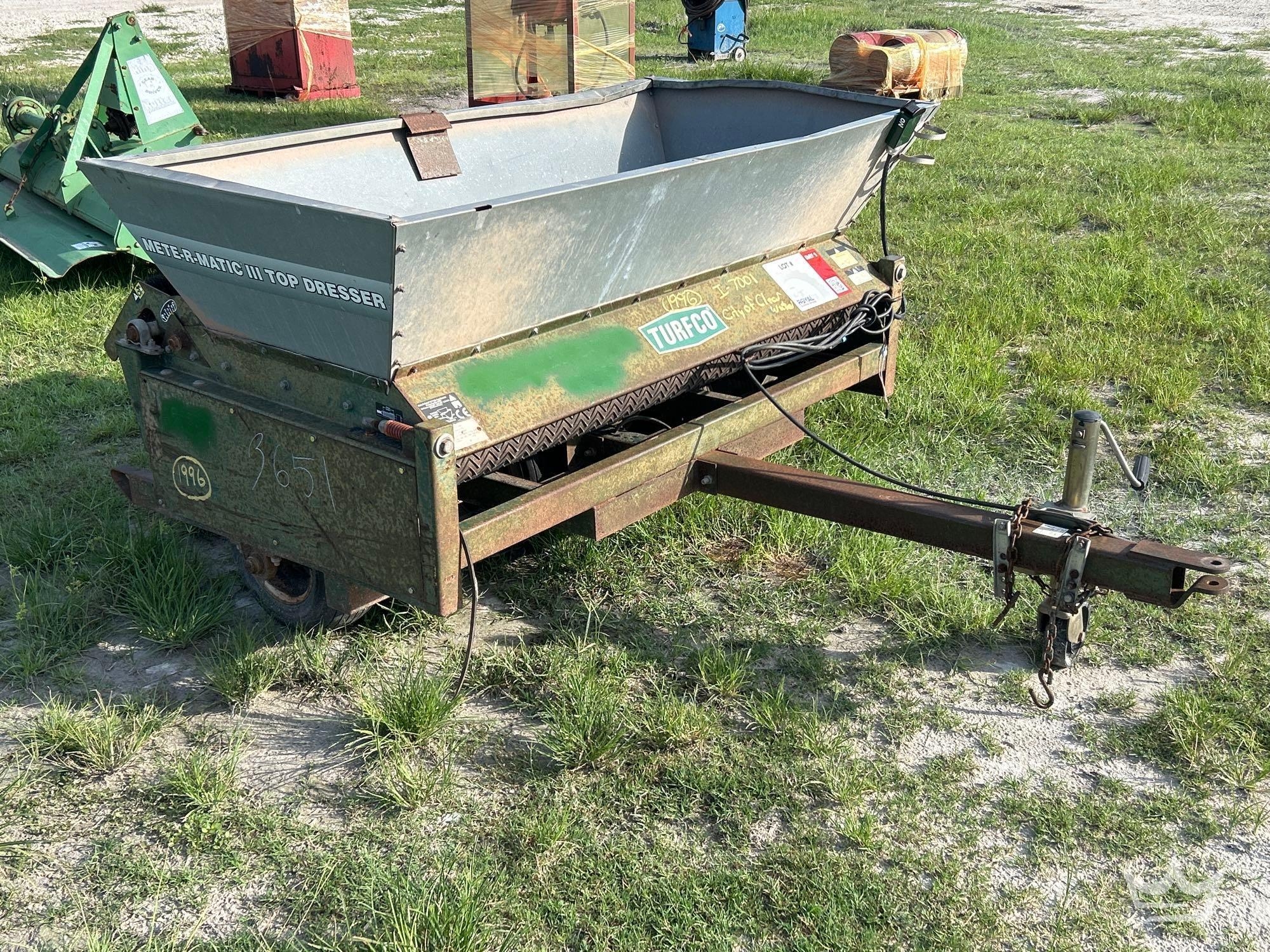 2010 Turfco Mete-R-Matic III Pull-Behind Top Dresser (A59228)
