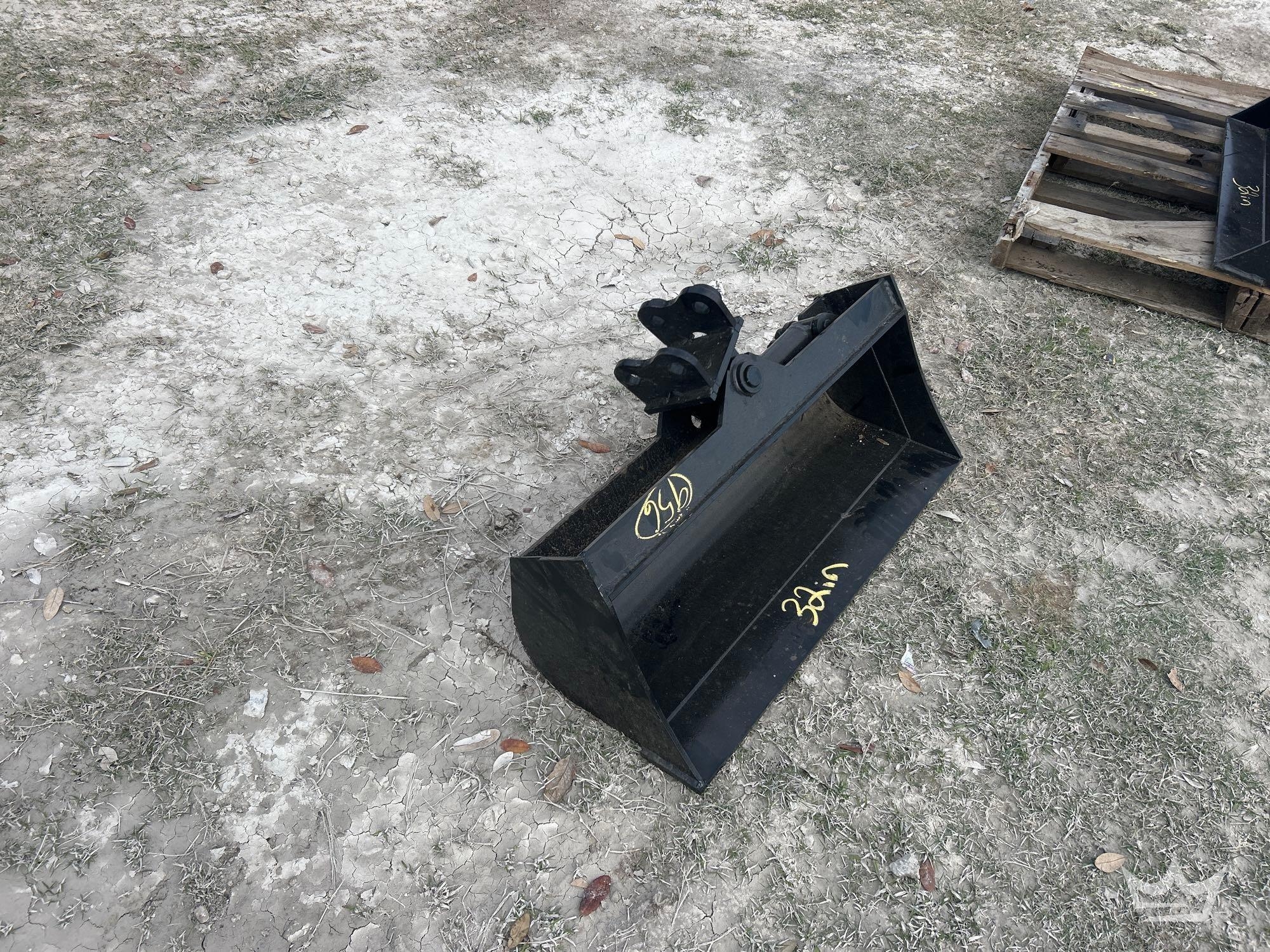 32in. Tilt Grading Bucket Mini Excavator Attachment (A59228)