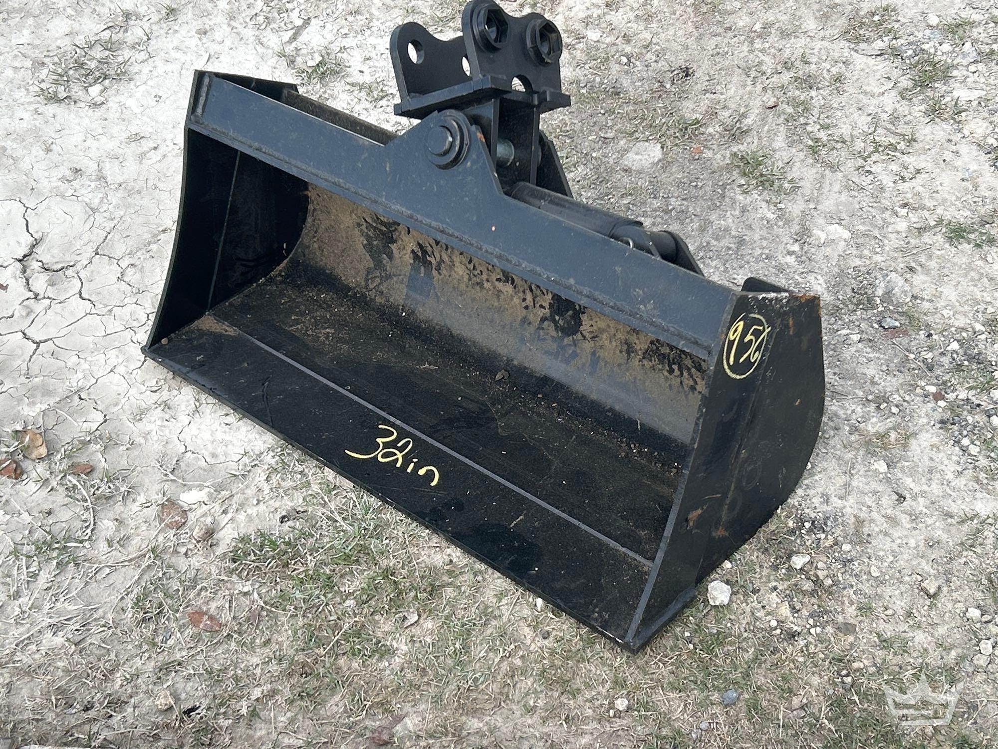 32in. Tilting Bucket Mini Excavator Attachment (A59228)