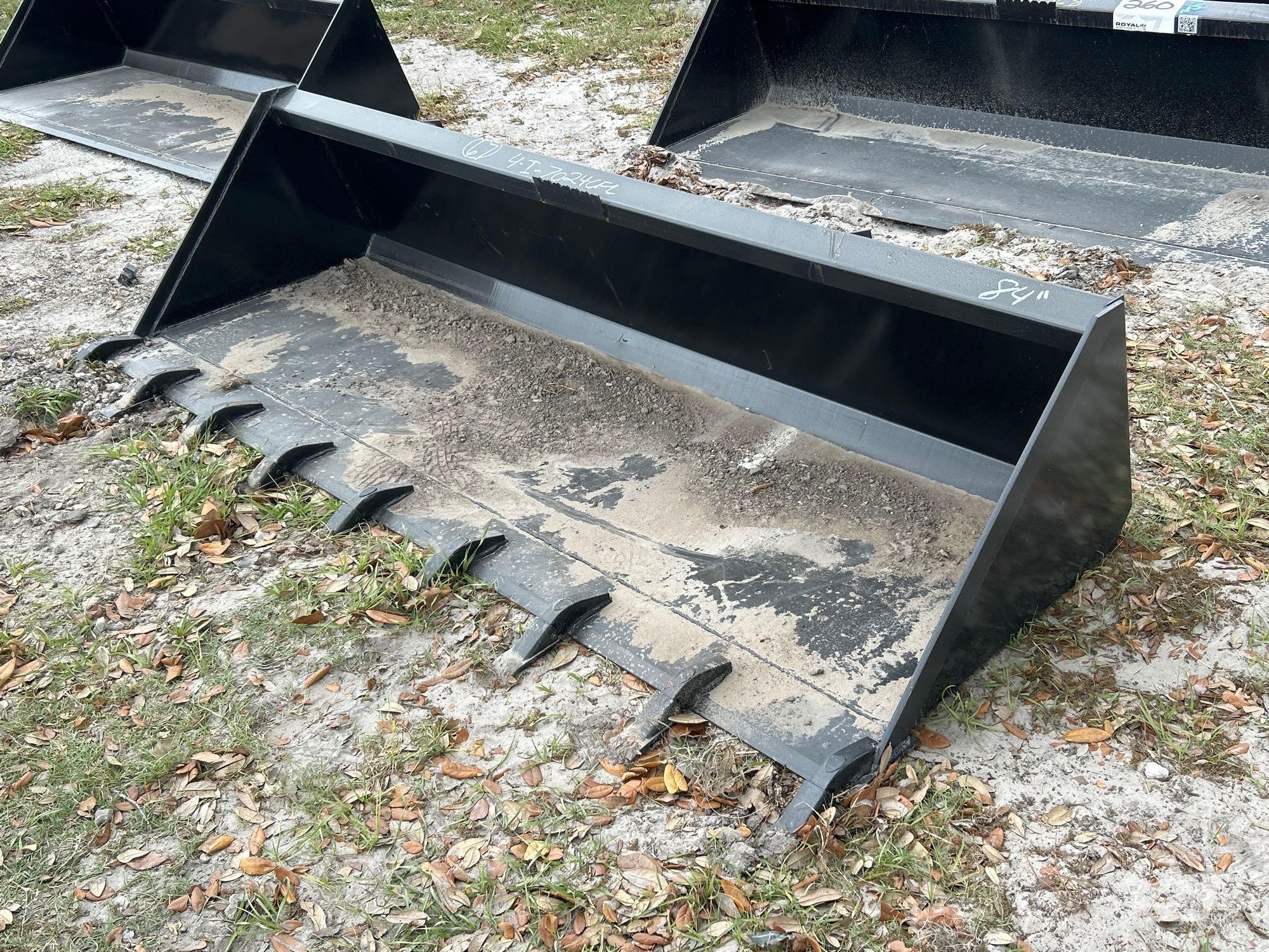 Swict 84in Tooth Bucket Skid Steer Attachment (A64553)