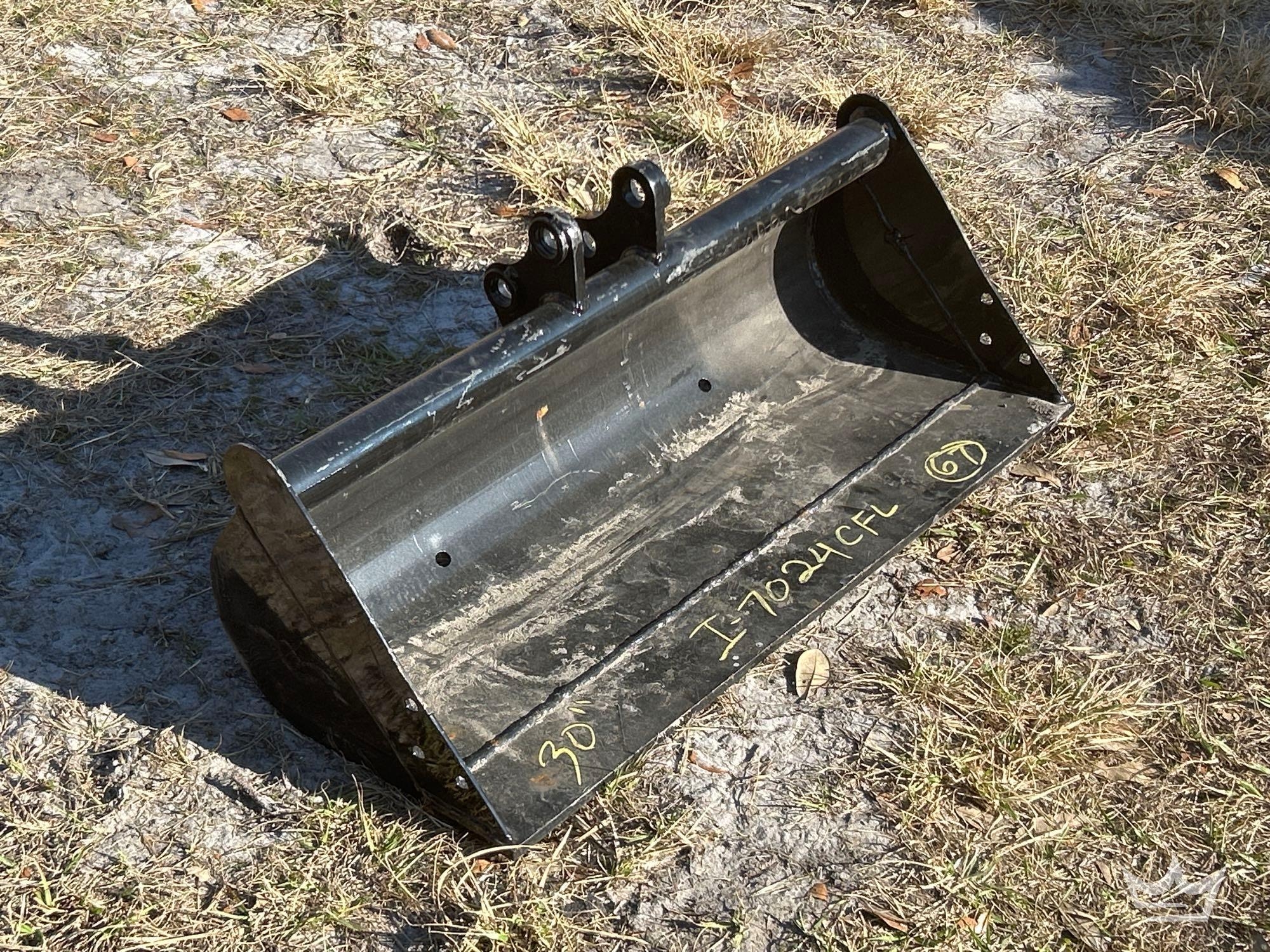 Vicsec 30in. Grading Bucket Mini Excavator Attachment (A61572)