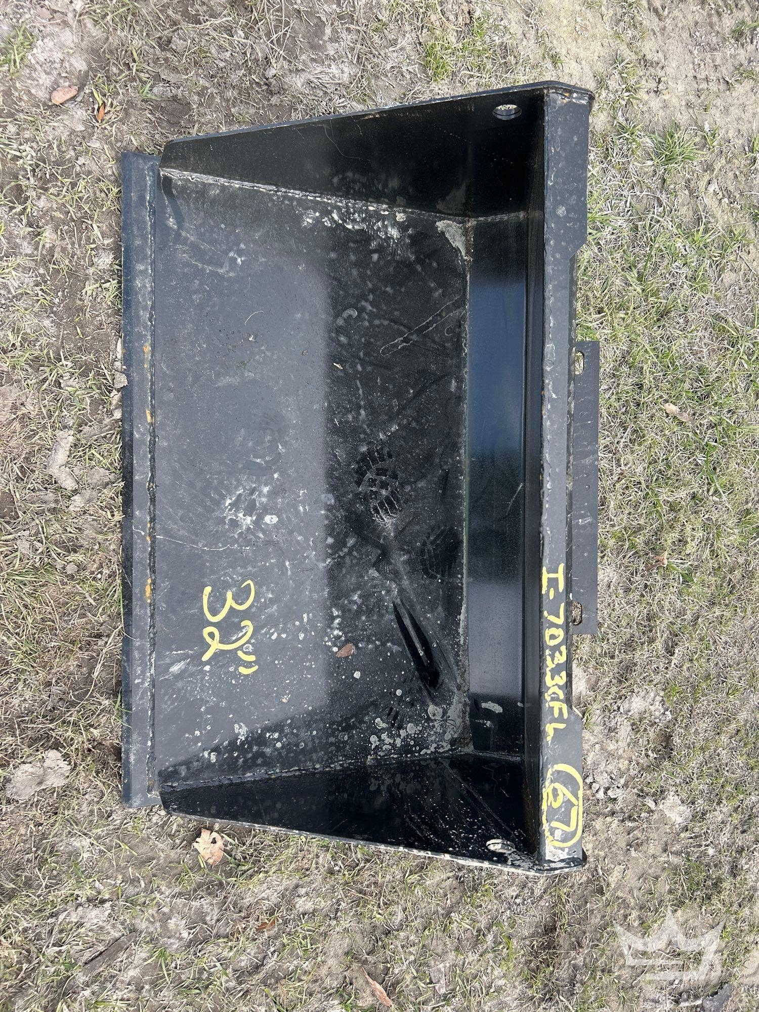 2025 32in Bucket Mini Skid Steer Attachment (A59228)