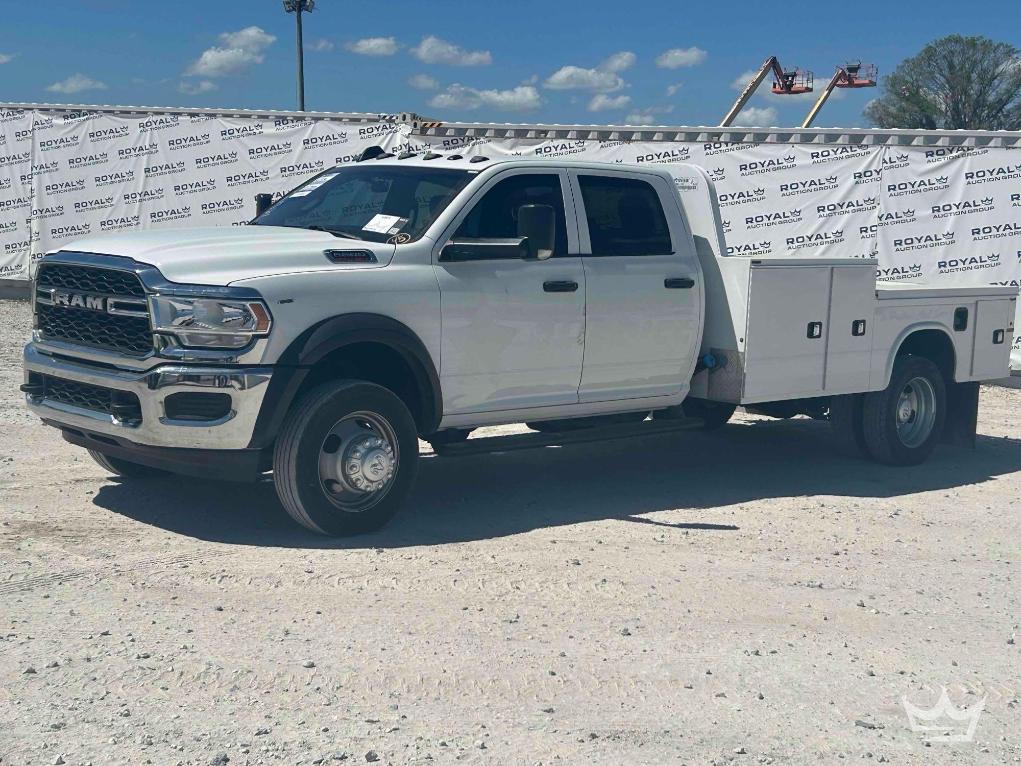 2021 Ram 5500 4x4 Crew Cab Service Truck (A61573)