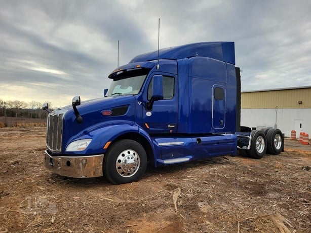 2018 Peterbilt 579 Sleeper 72" Sleeper (A62613)