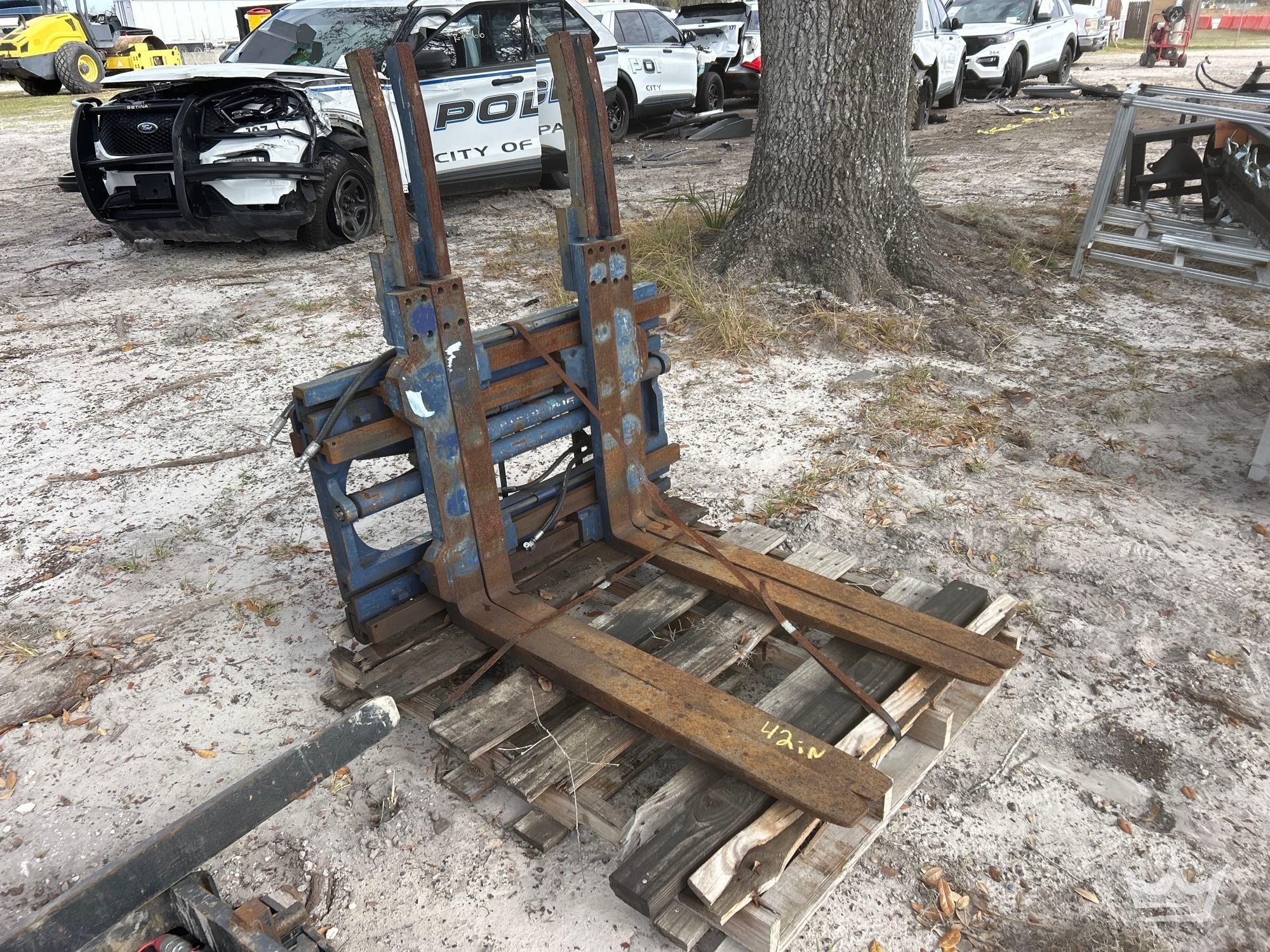 Rightline LP5C-C5B0-A 42in Hydraulic Side Shift Forks and Frame Forklift Attachment (A61572)