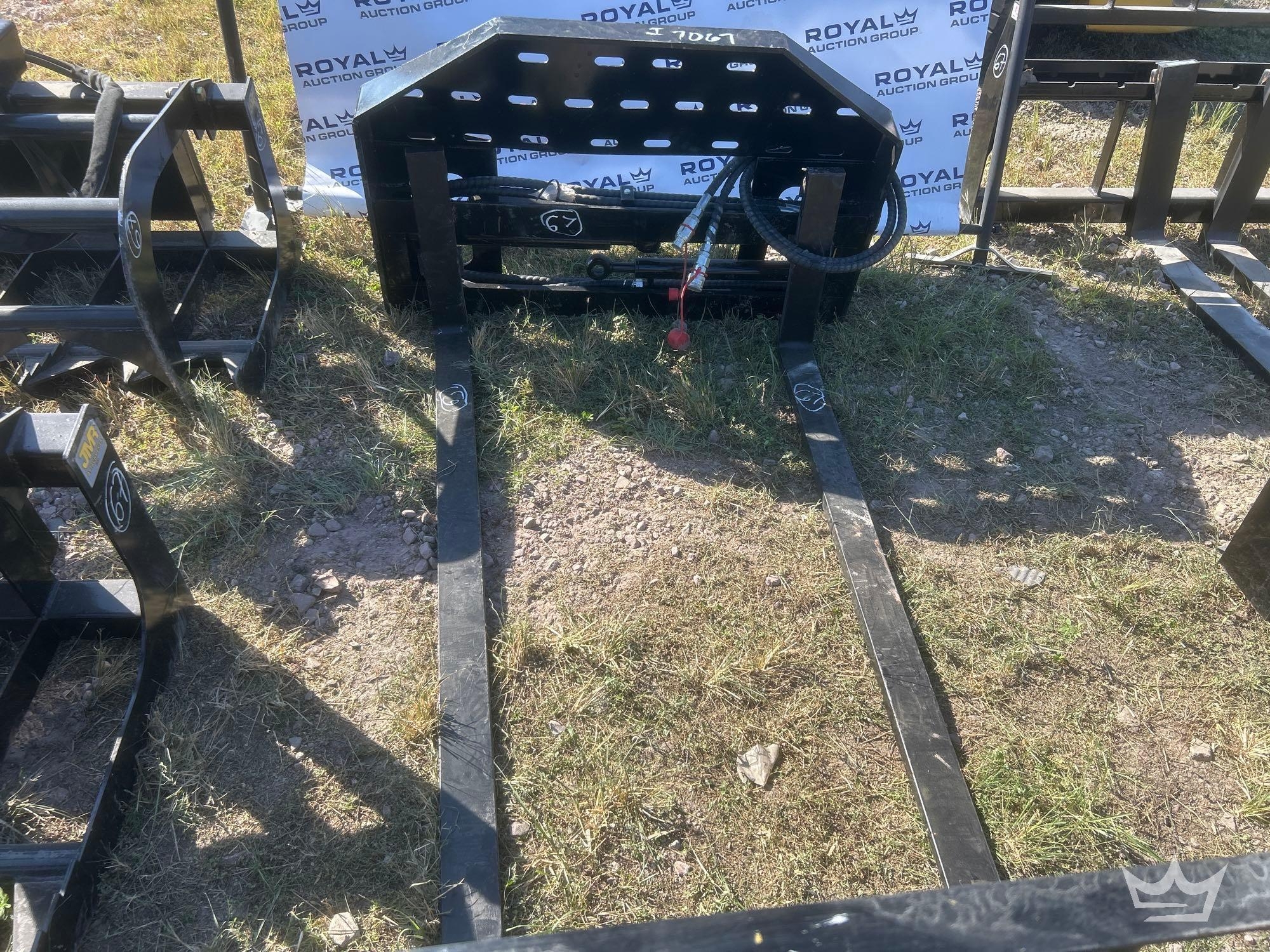 Hydraulic fork and mass (A56857)