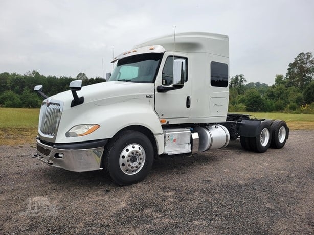 2020 INTERNATIONAL LT625 48" SLEEPER (A62613)