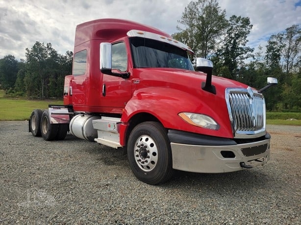 2019 International LT625 Sleeper 48" (A62613)