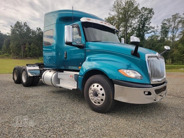 2020 International LT625 Sleeper 48" (A62613)