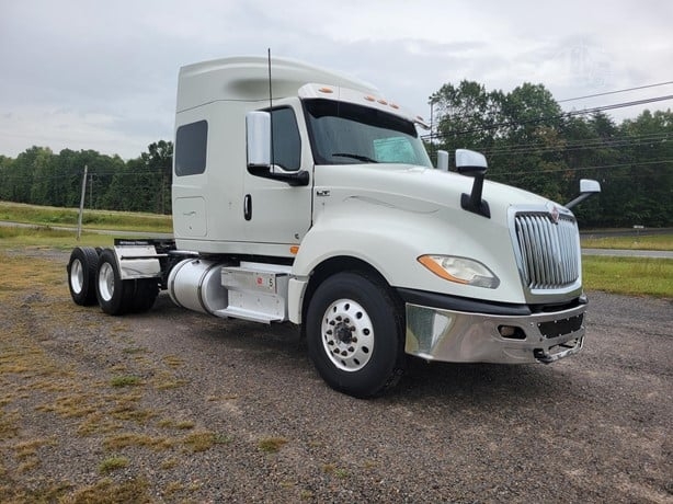 2020 INTERNATIONAL LT625 48" SLEEPER (A62613)