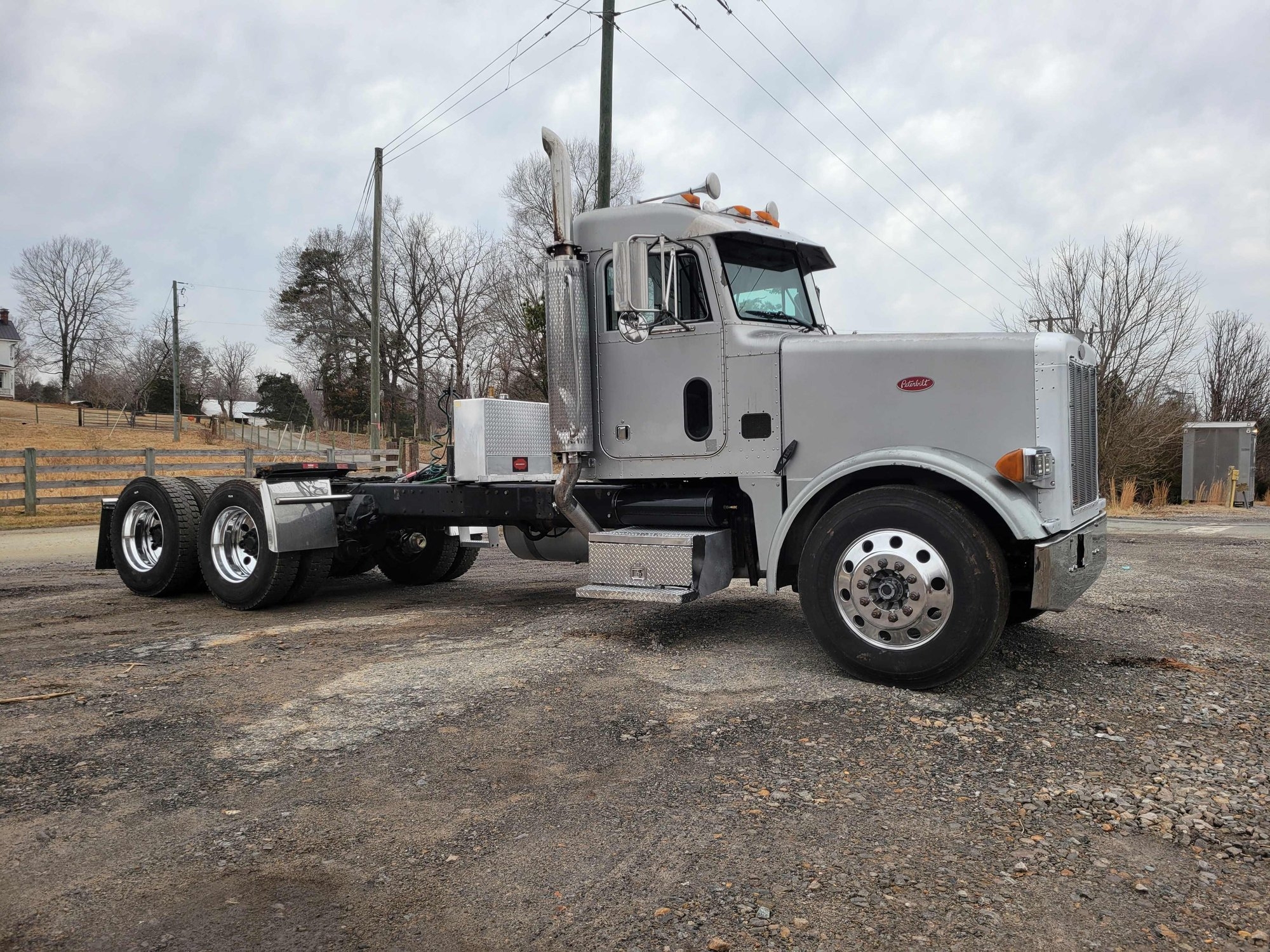 2005 Peterbilt 378 Day Cab w/ Wetline 834826 (A62613)