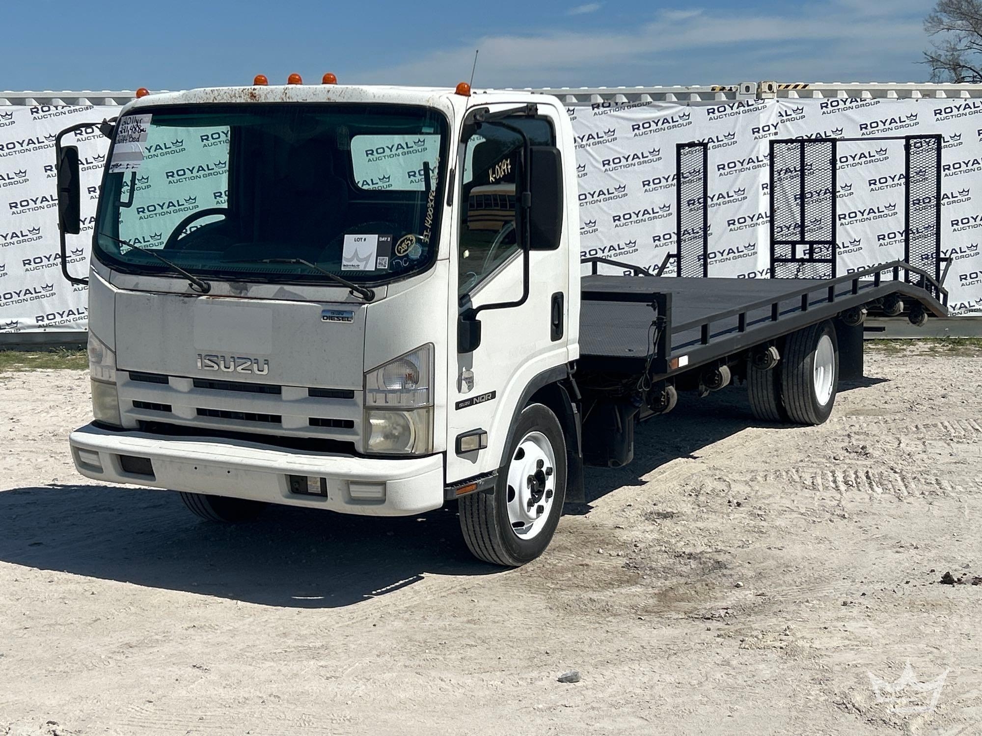 2011 Isuzu NRR Dovetail 22ft. Flatbed Truck (A61573)