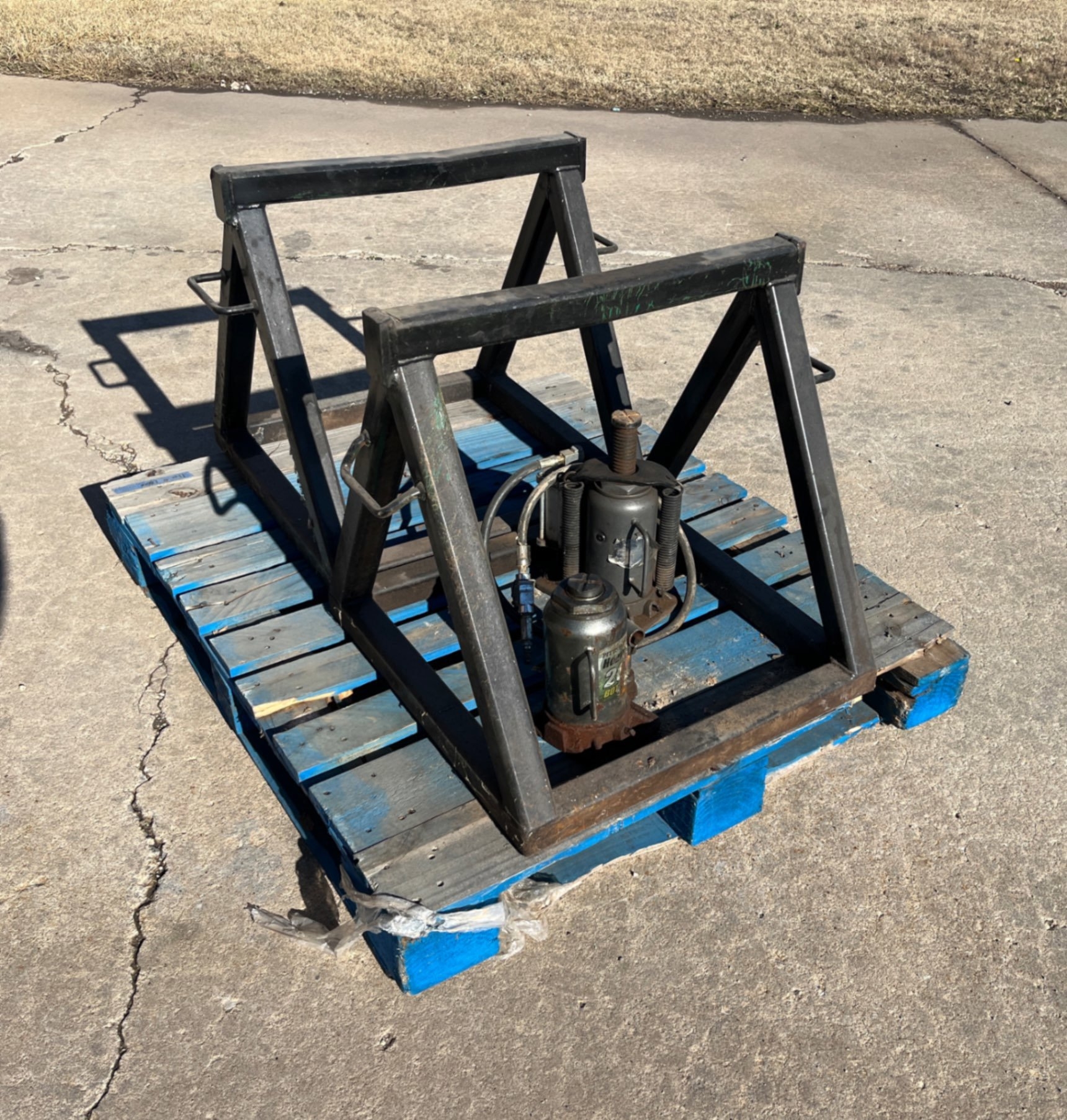 PALLET OF JACKS AND JACK STANDS (A58216)