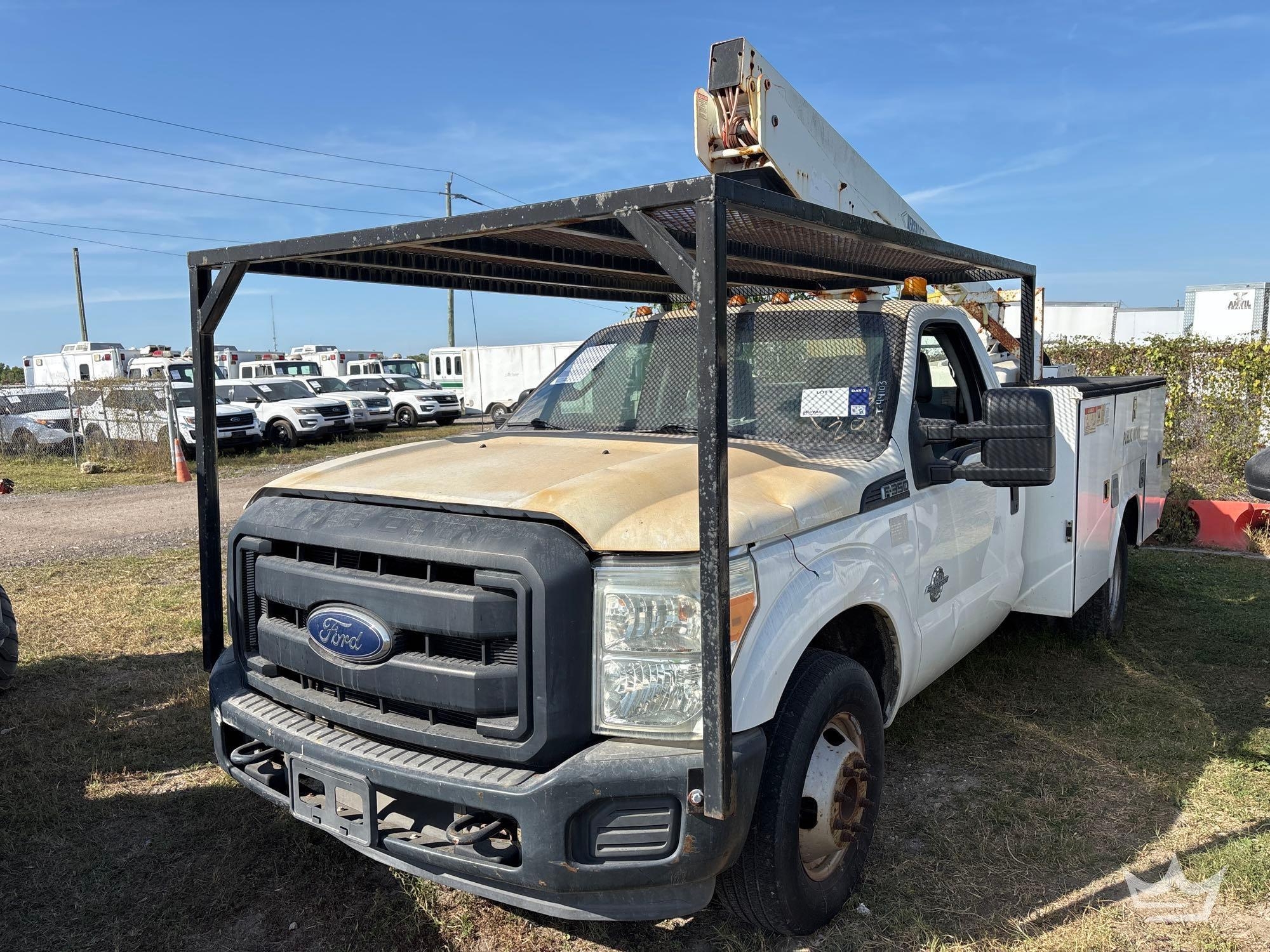 2015 Ford F-350 Versalift Bucket Truck (A56858)