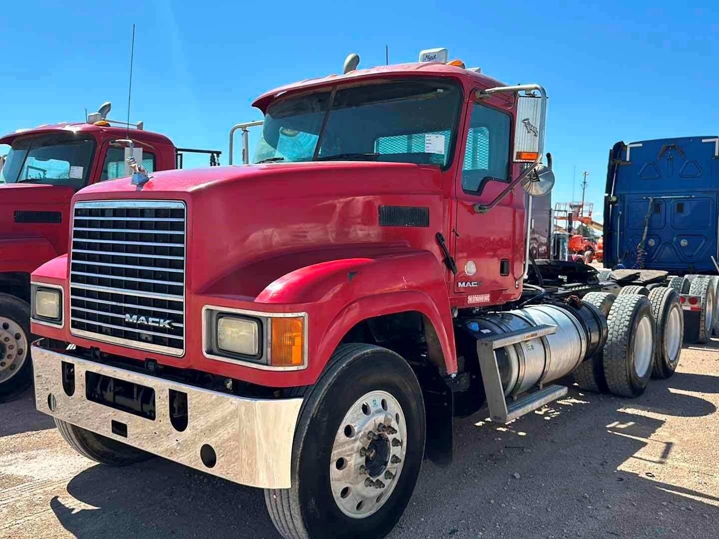 2012 MACK PINNACLE (A50854)