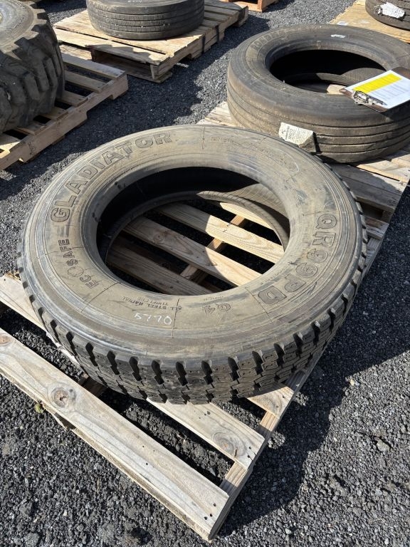 285/75R24.5 Tire (A68134)
