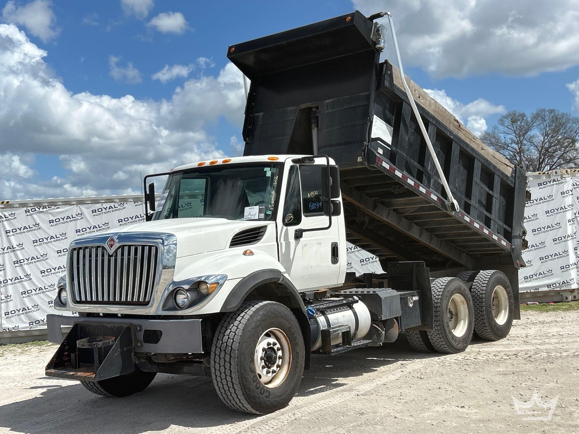 2016 International WorkStar 7500 T/A Dump Truck (A61573)